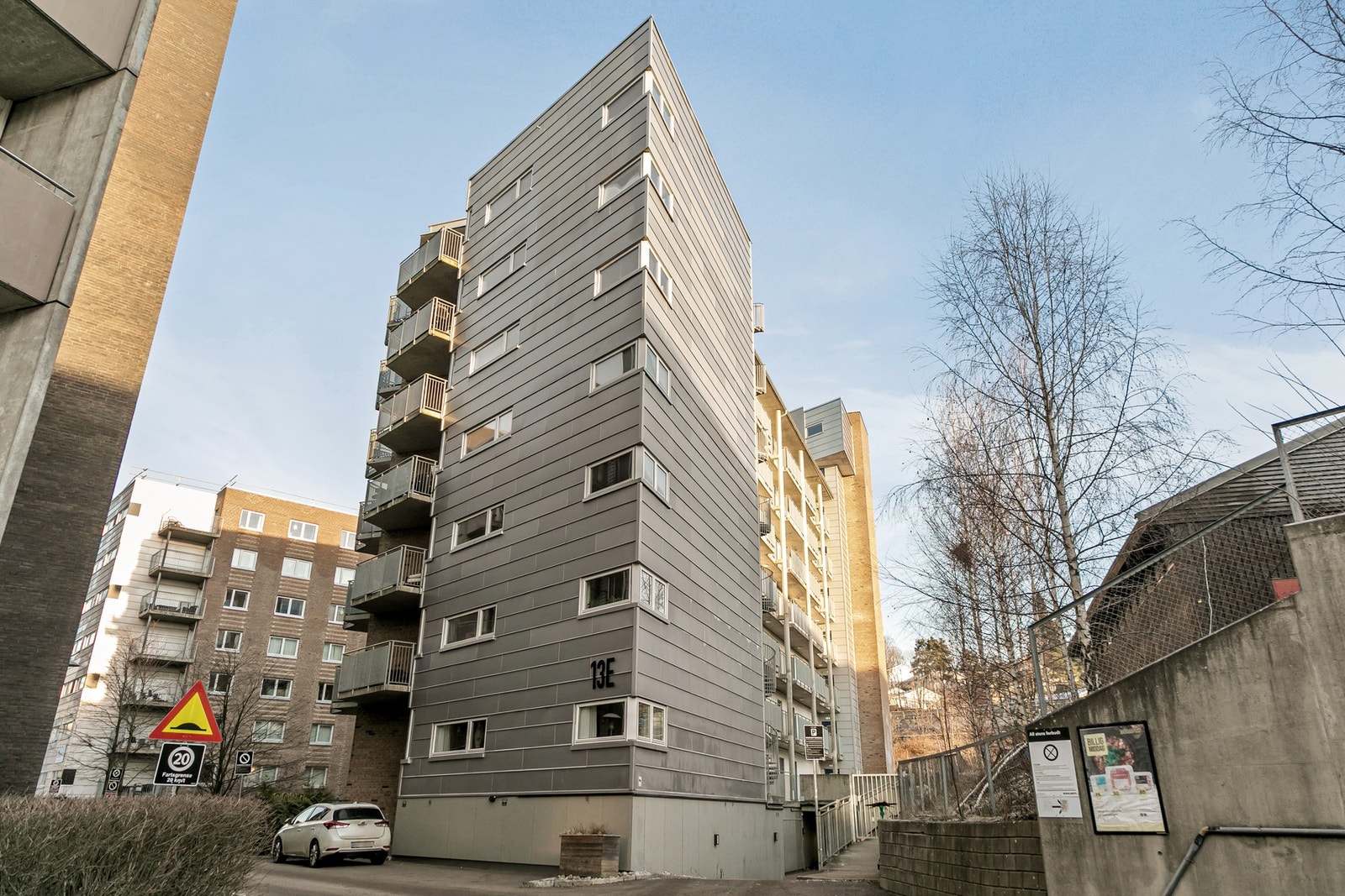 Bygget er fra 2007. Det er heis i bygget. Galleribilde