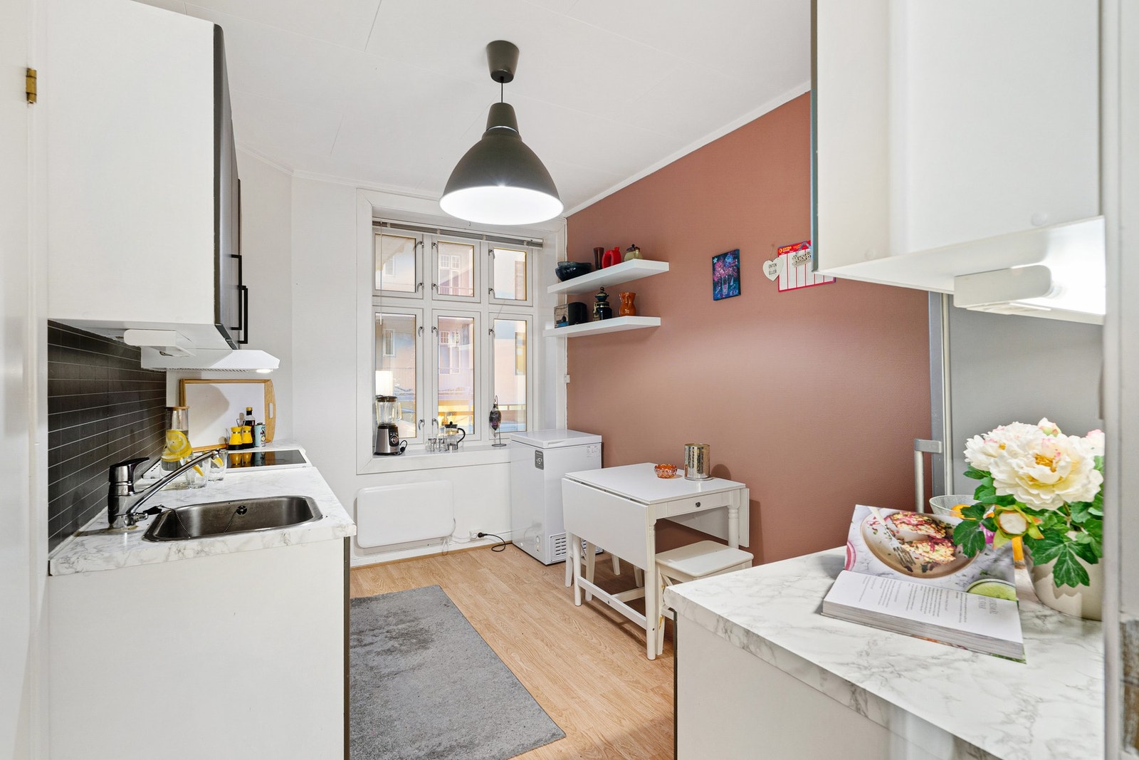 Praktisk med en separert stue/kjøkken løsning. Galleribilde