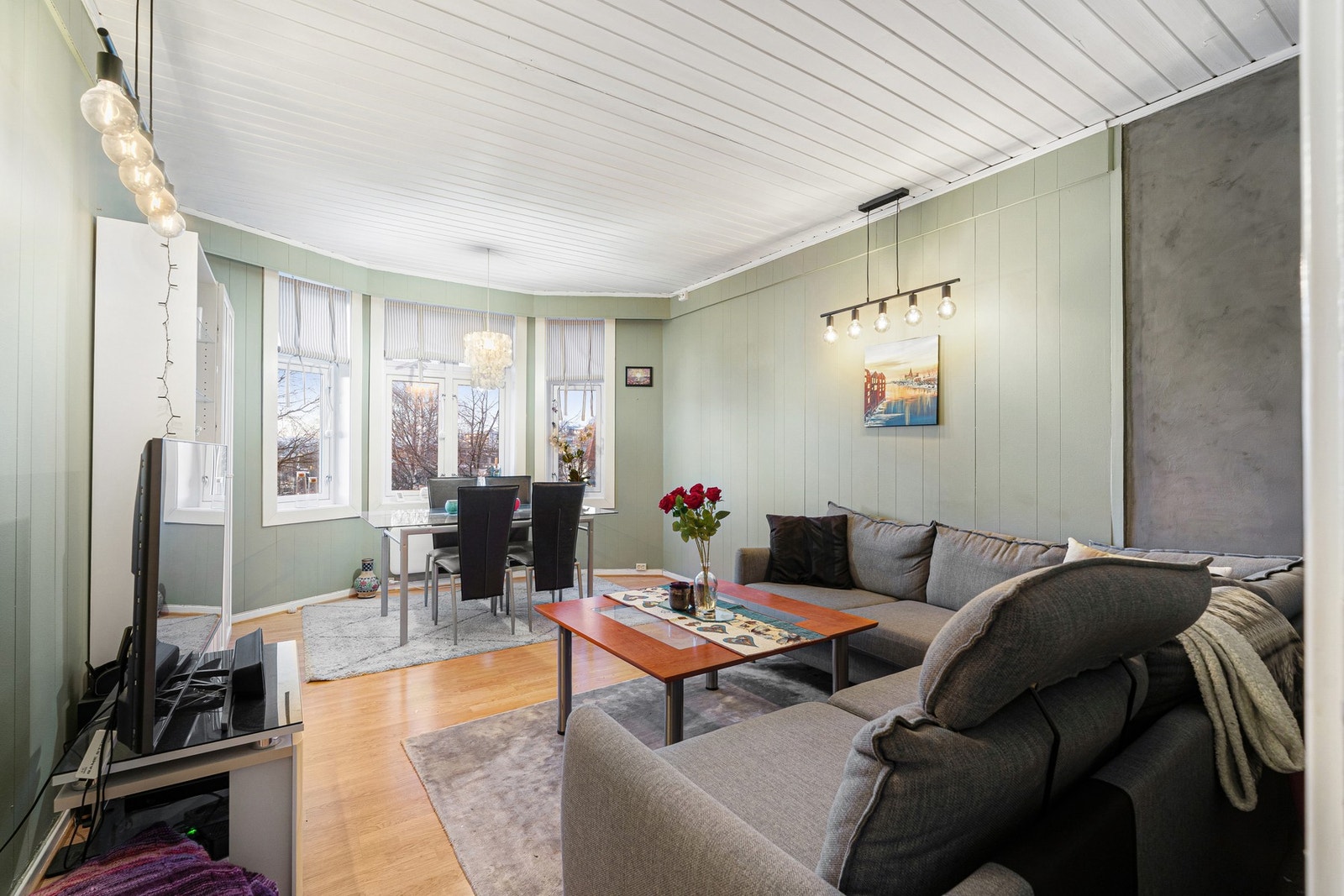 Lys og innbydende stue på 18,4m² med god plass til ønsket møblering. Galleribilde