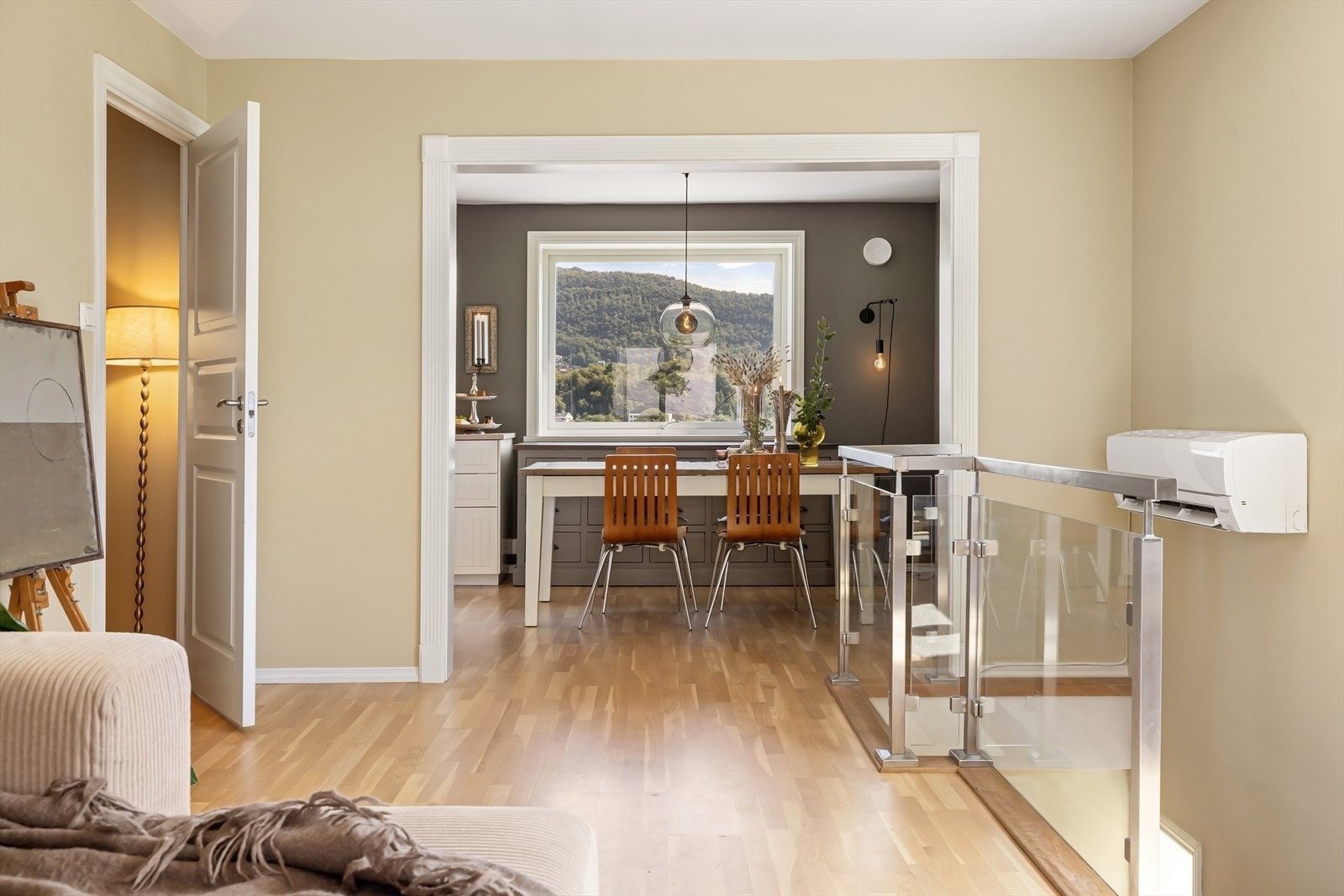 Varmepumpe fra 2022 bidrar til behagelig inneklima og lave strømkostnader. Galleribilde