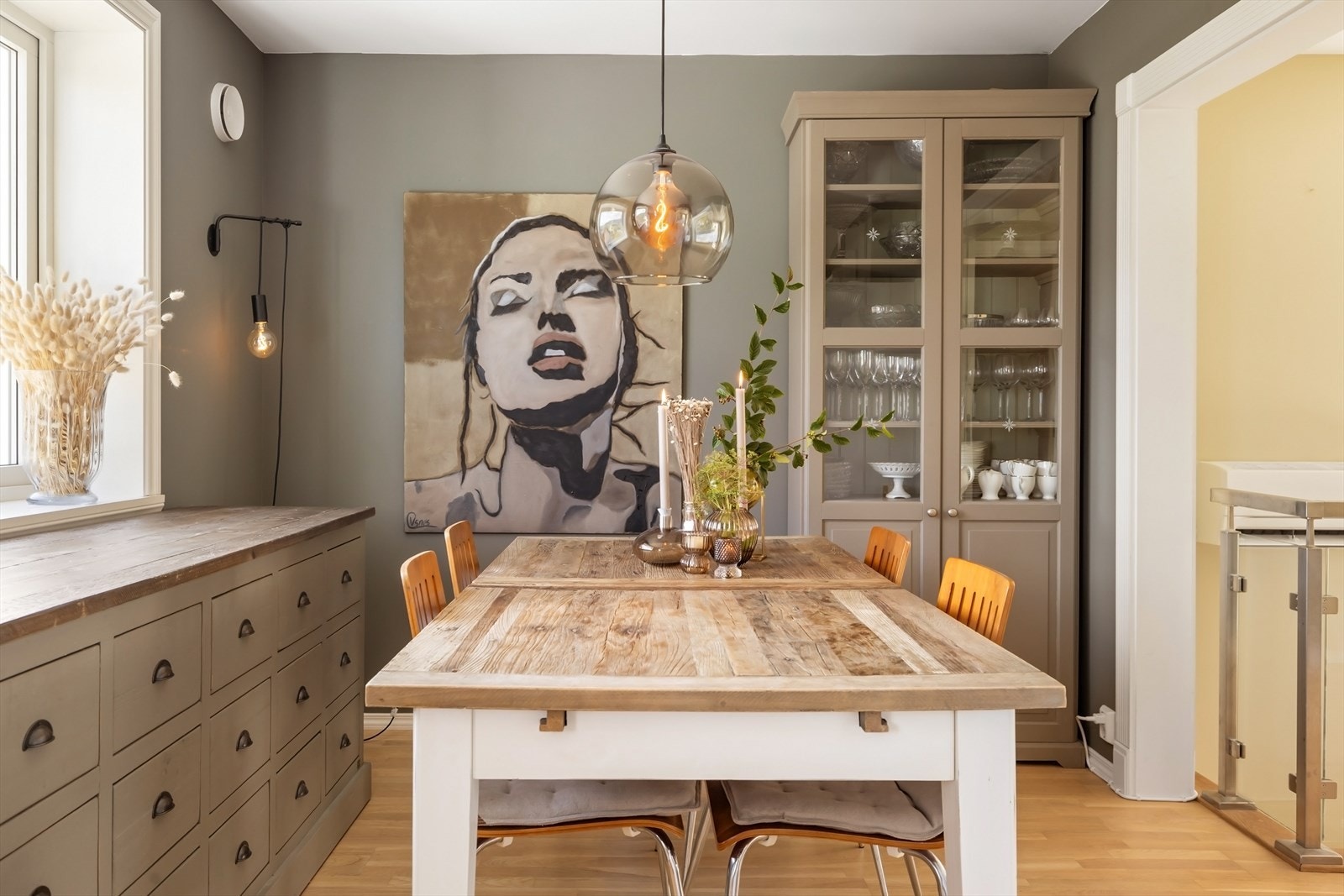 Når stemningen rundt bordet gjør at tiden glir helt bort. Galleribilde