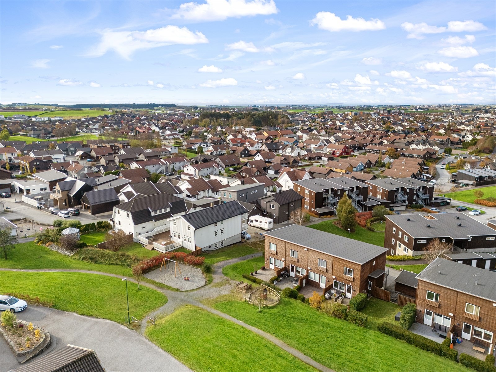 Legg merke til det grønne "belte" som ligger like bak boligen. Galleribilde