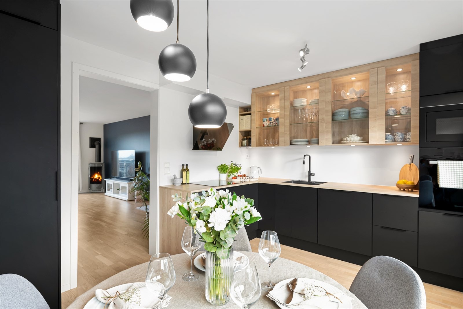 På kjøkken er det god plass for spisebord. Galleribilde