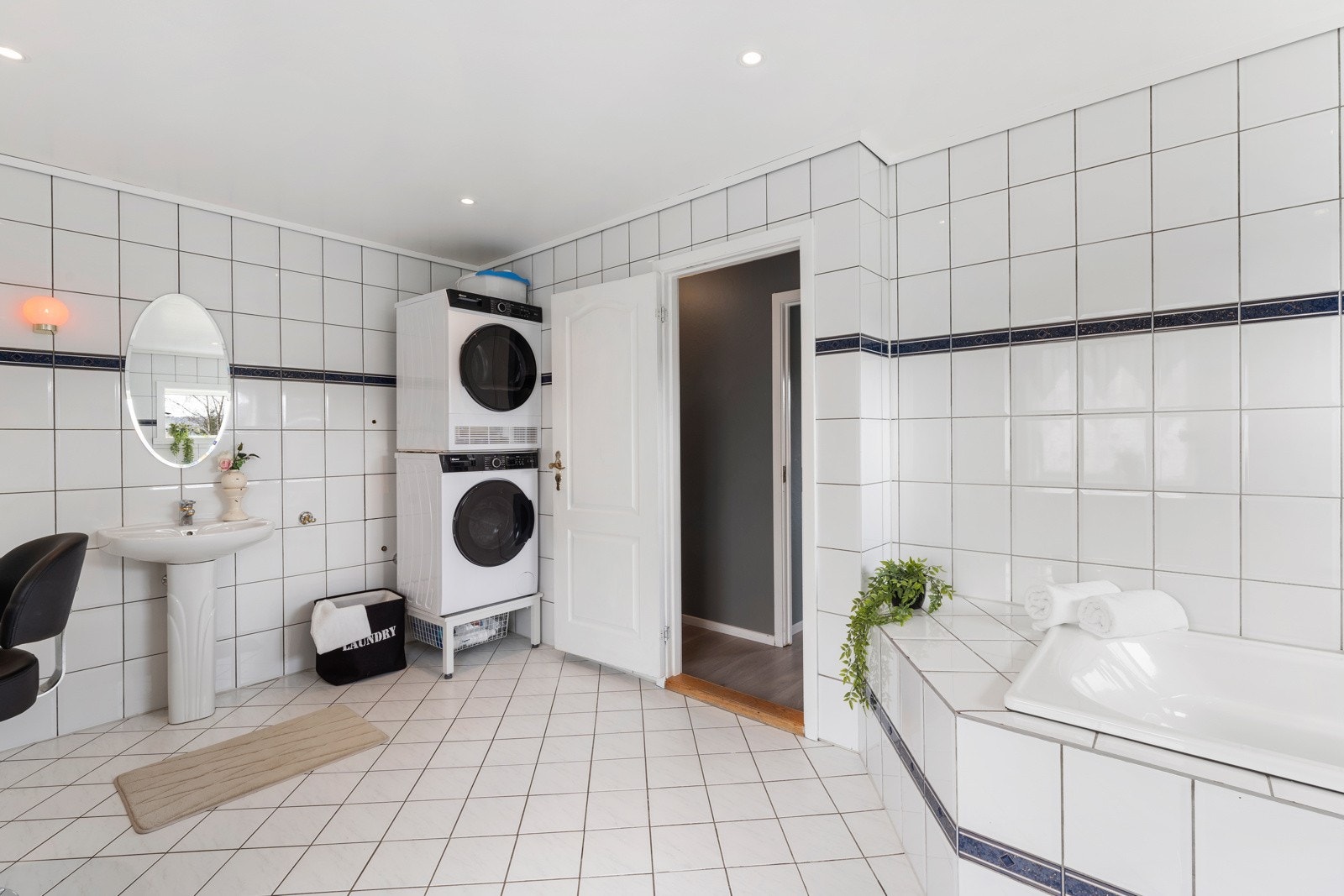 hovedbad med innfelt badekar Galleribilde