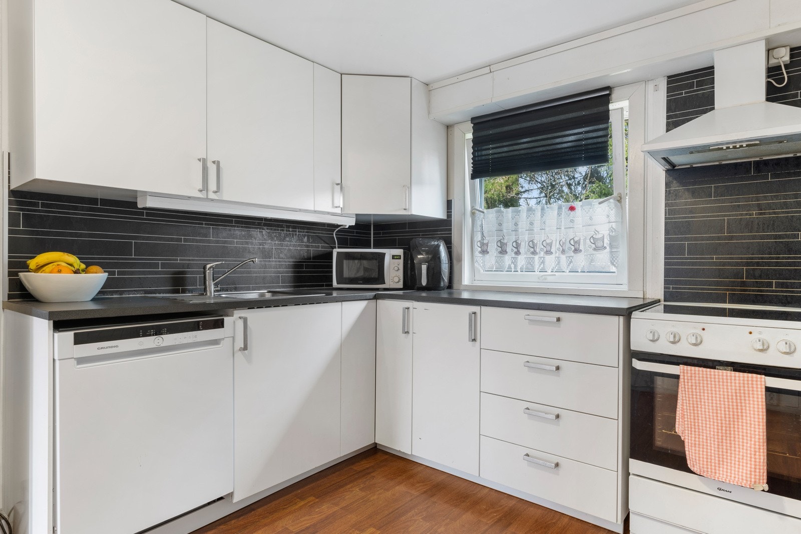 Kjøkken nr 2 i underetasjen Galleribilde