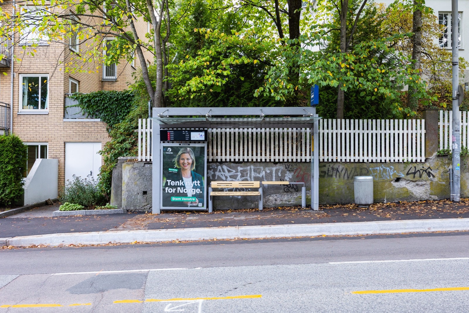 Sentral beliggenhet med godt kollektivtilbud, som bussholdeplass rett utenfor døren Galleribilde