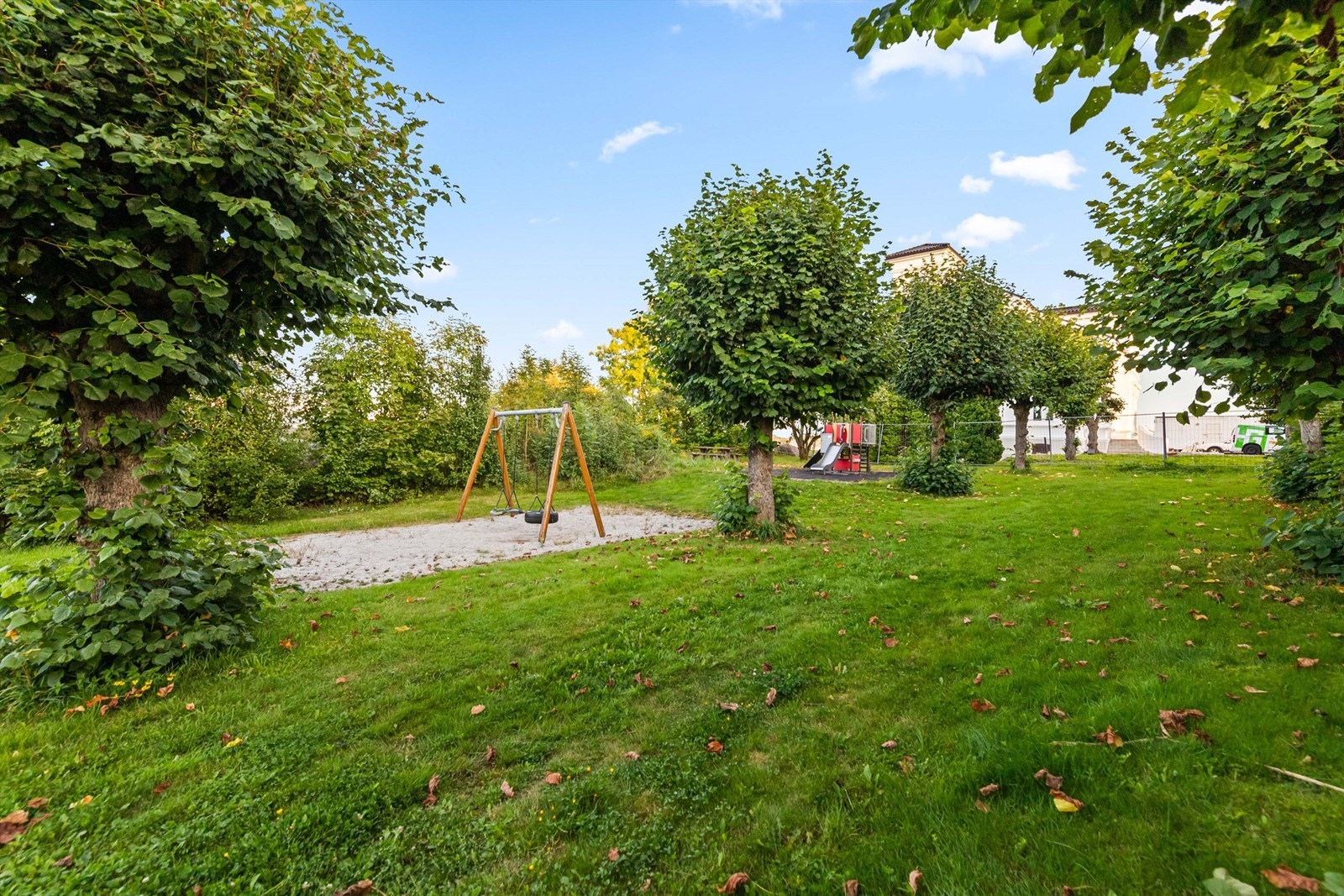 Rett i nærheten av boligen finnes det flott lekeplass. Galleribilde