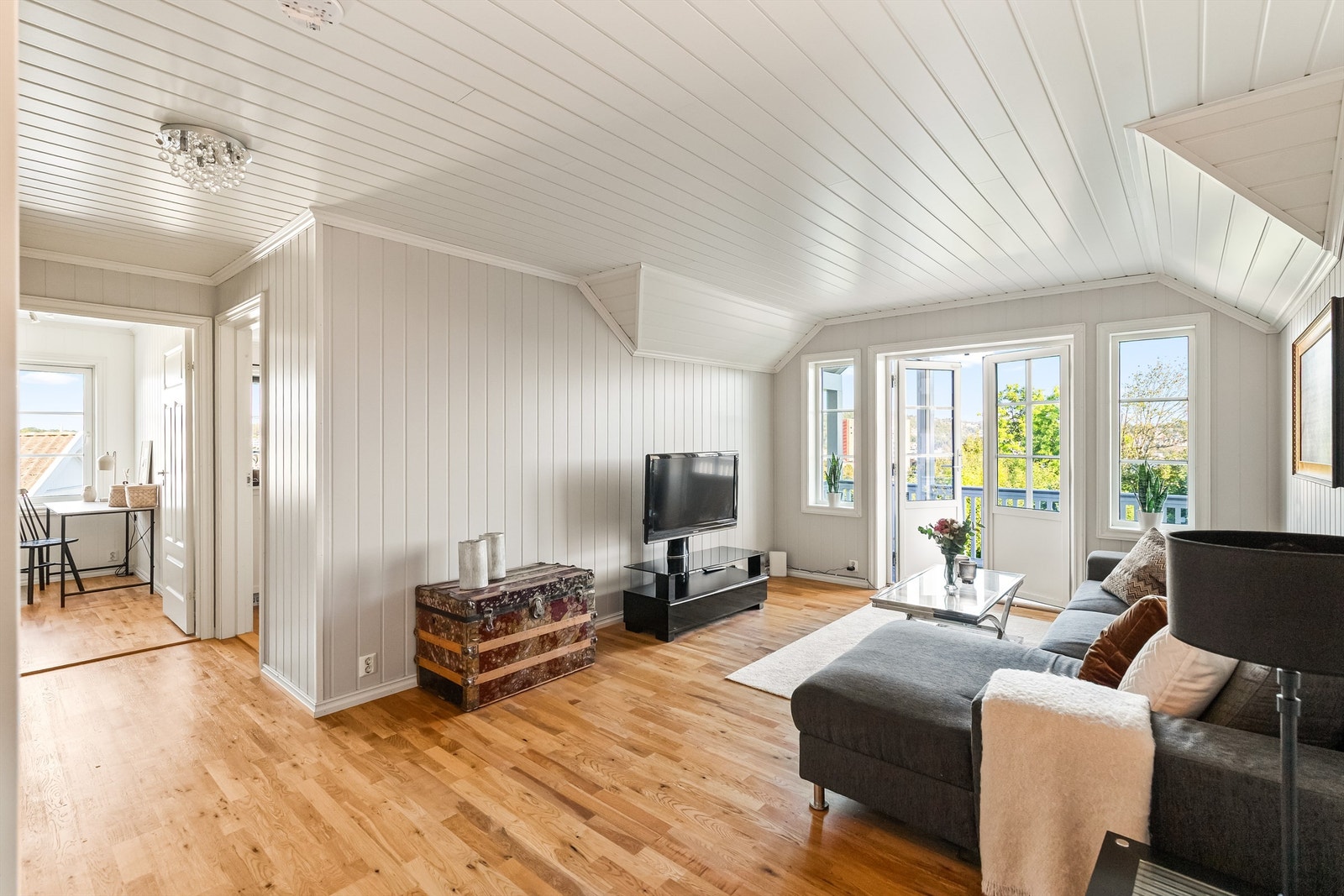 Praktisk stue i boligens 2. etasje. Galleribilde