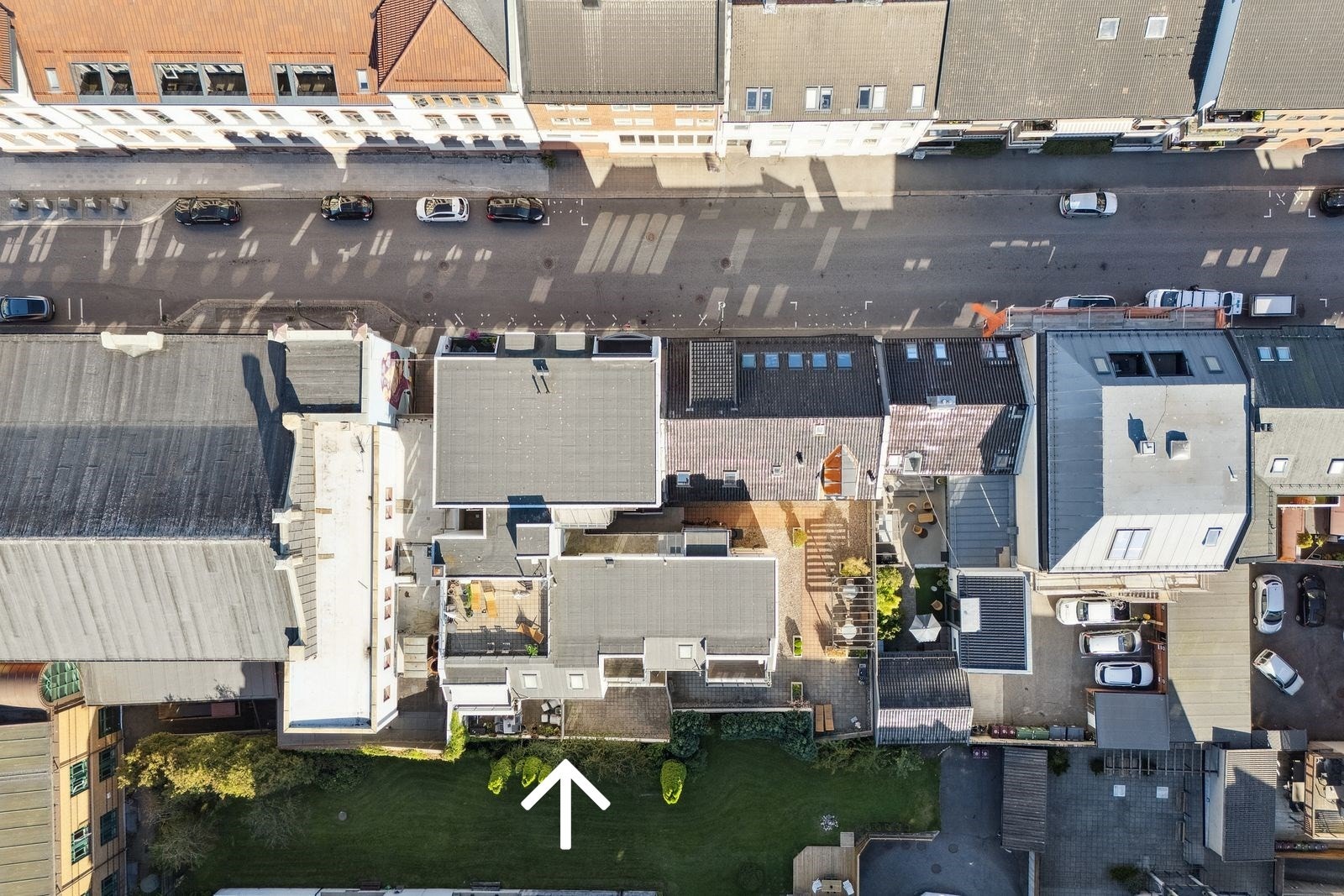 Leiligheten ligger i bygget mellom Kongens gate og Østre Strandgate. Rolig og tilbaketrukket Galleribilde