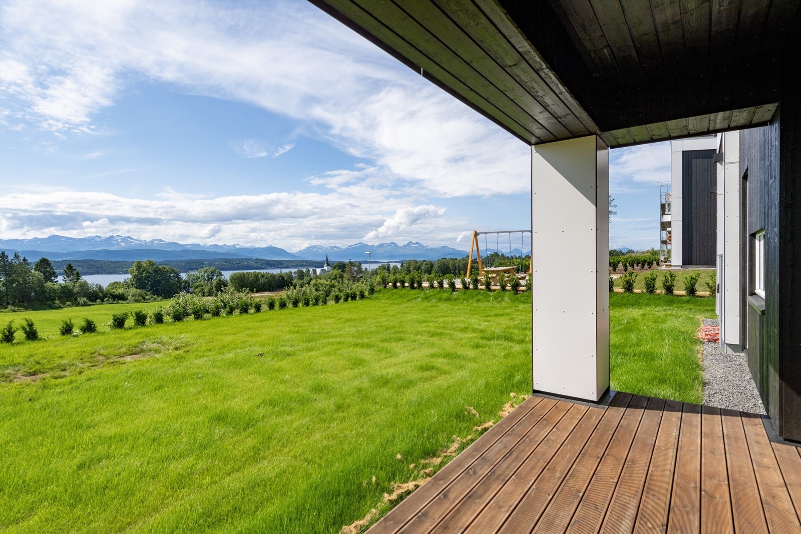 Overbygd terrasse i 1. etasje. Galleribilde