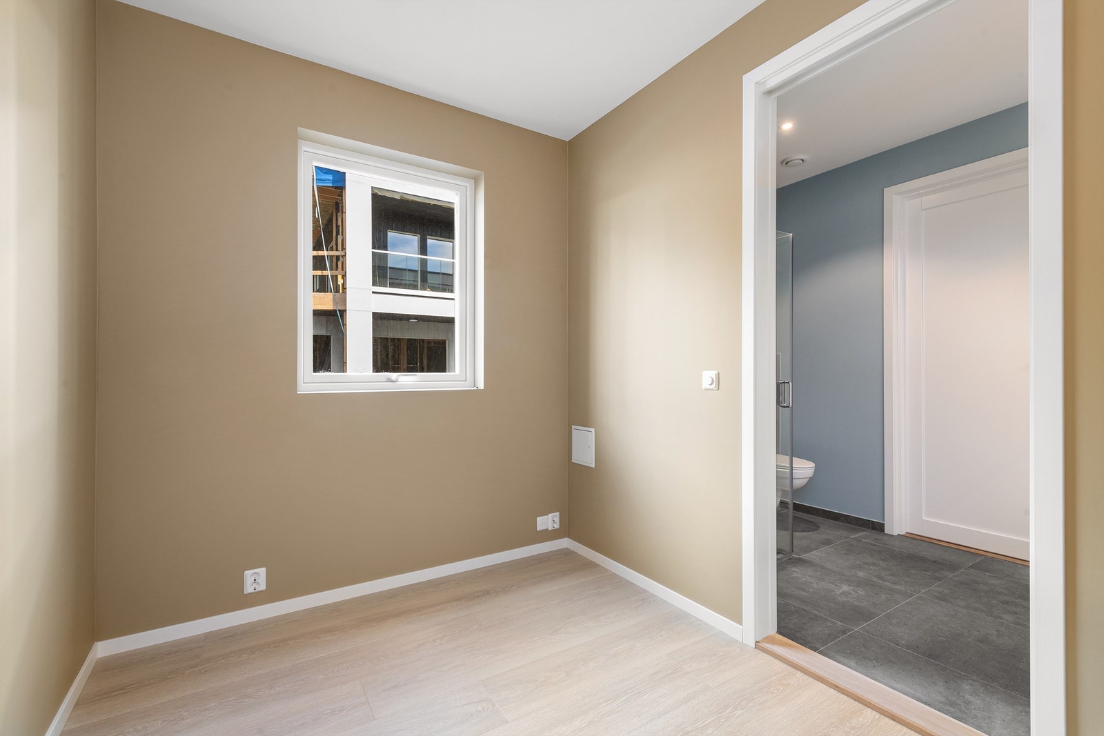 Soverom i 1. etasje ligger i tilknytning til bad. Galleribilde