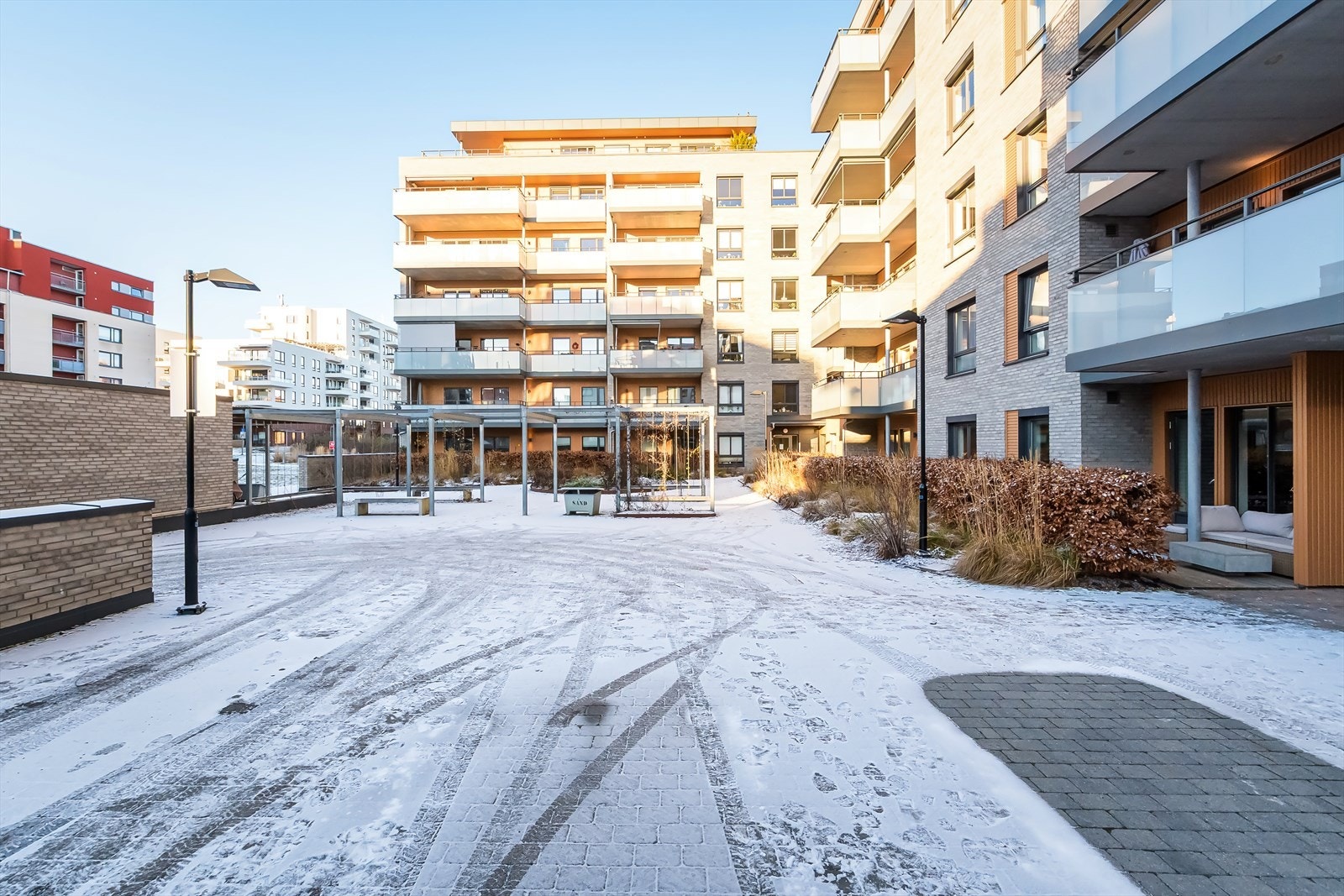 Her har du direkte adkomst til sameiets pent opparbeidede fellesarealer. Galleribilde