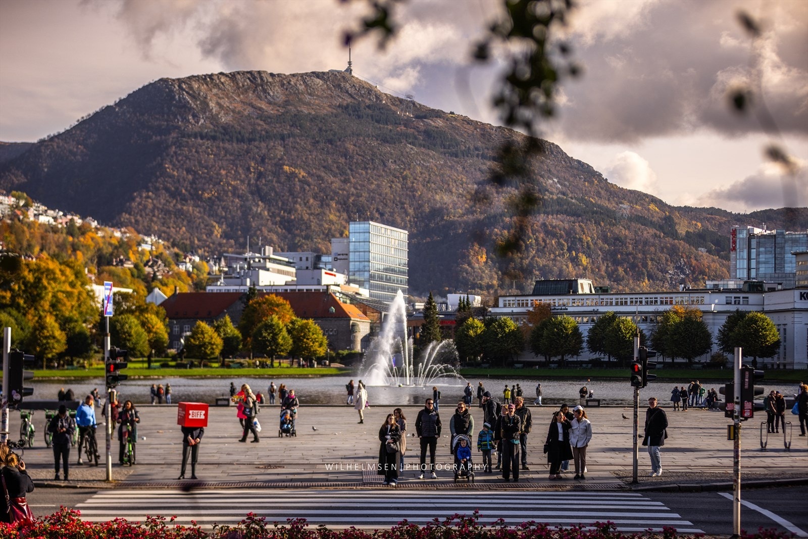 Bergen sentrum nås til fots på få minutter, og du spaserer til Torgallmenningen på under 10 minutter. Galleribilde
