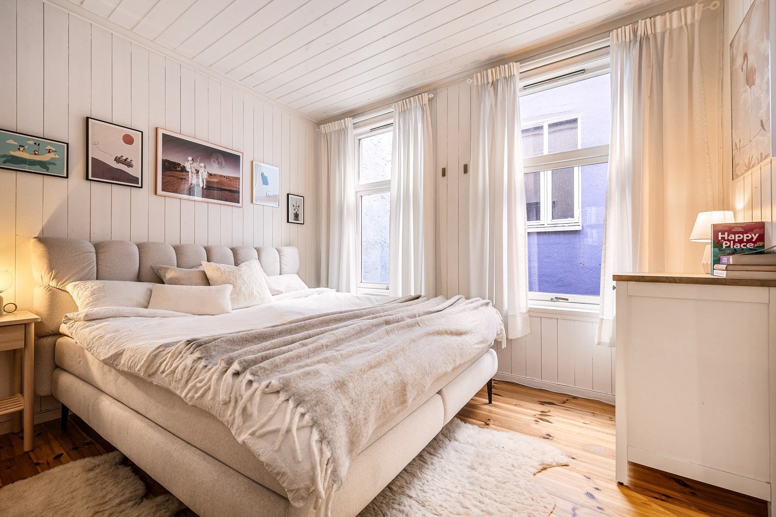 Hovedsoverommet er på romslige 12,1 m² og har god plass til dobbeltseng og annen innredning. Galleribilde