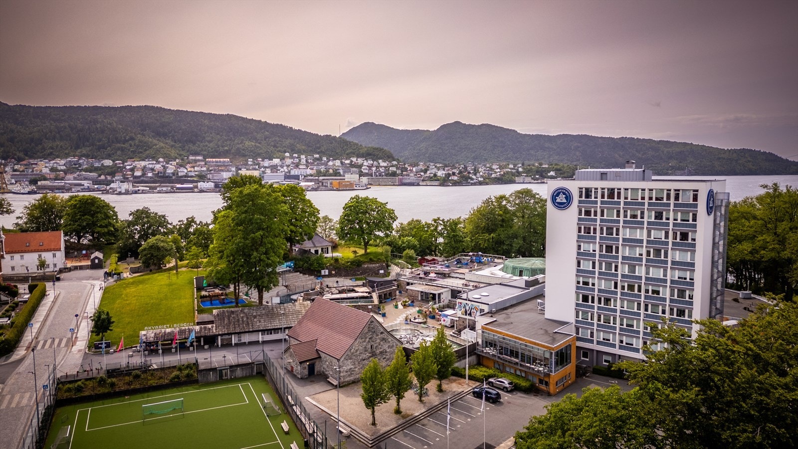Akvariet i Bergen ligger også i umiddelbar nærhet og er et populært utfluktsmål for både små og store. Galleribilde