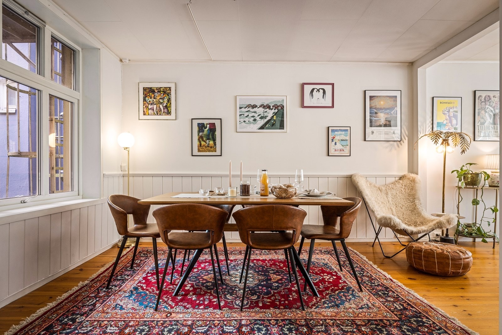 Med god plass til stort spisebord kan du invitere til hyggelige sammenkomster med venner og familie. Galleribilde