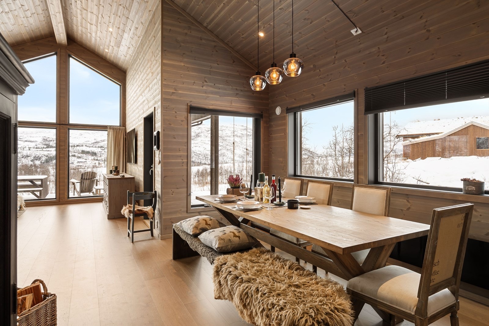 God plass til ønsket spisestuemøblement Galleribilde