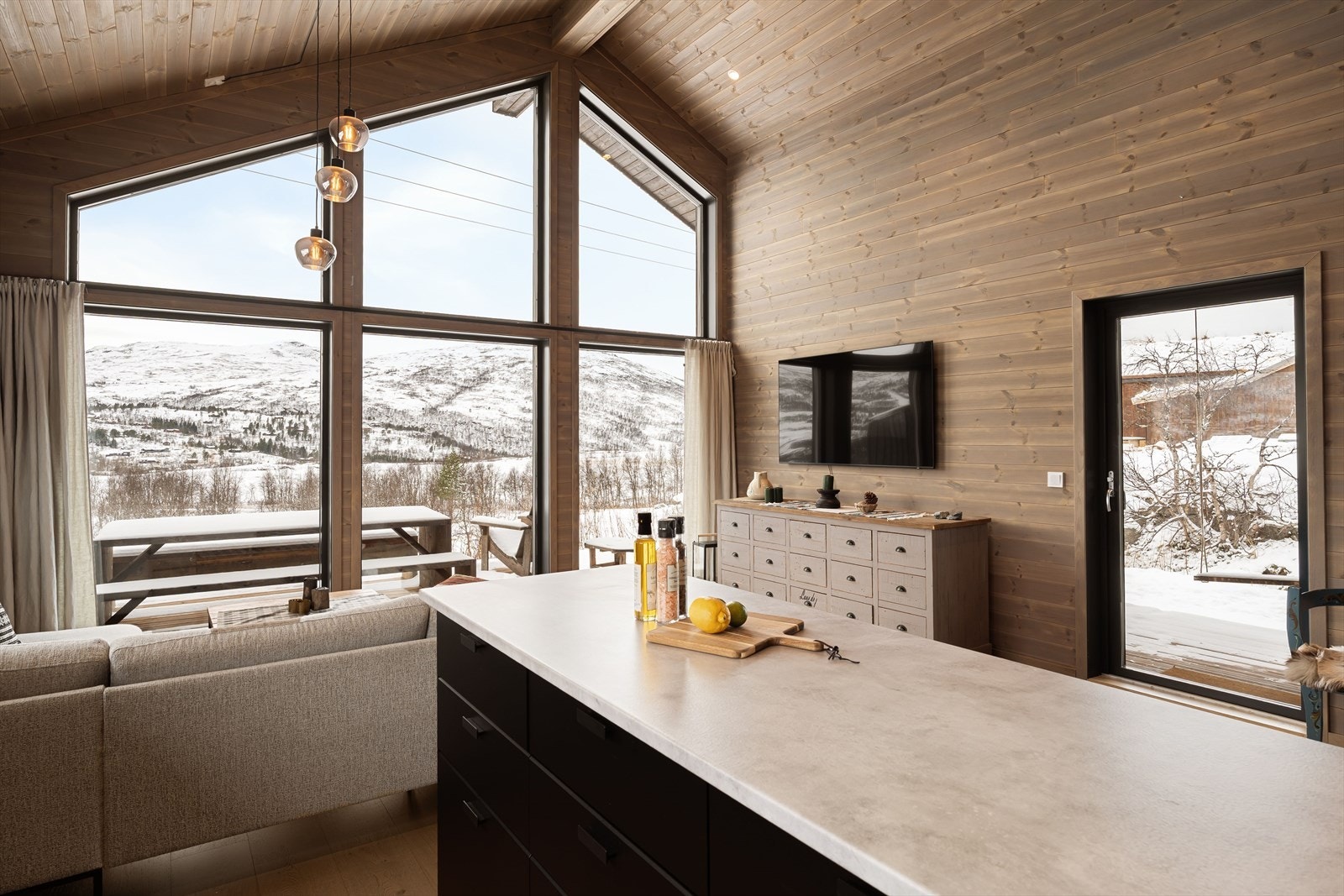 Fra stuen er det utgang til terrassen Galleribilde