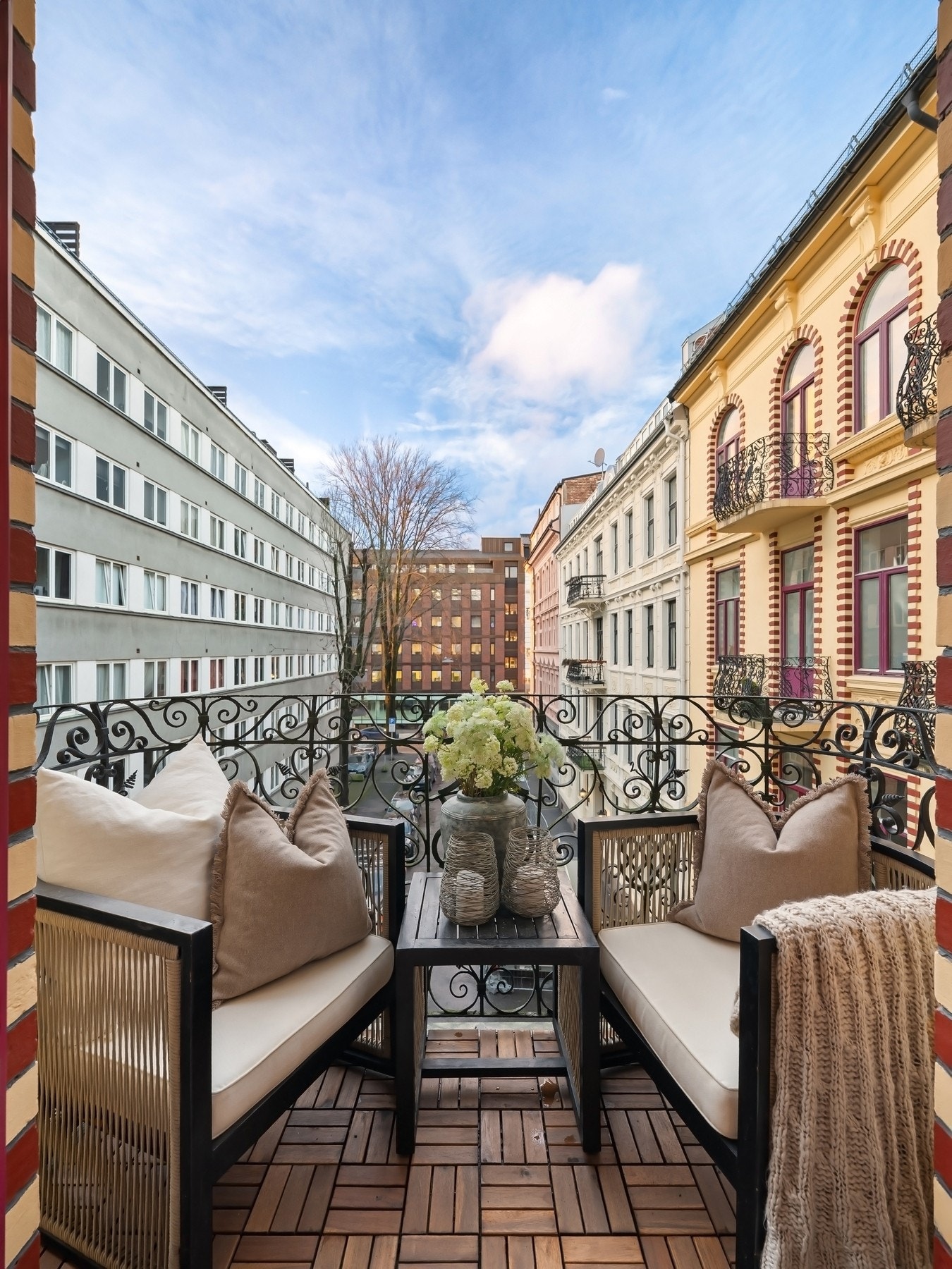 Fra stuen er det utgang til en flott balkong . Galleribilde