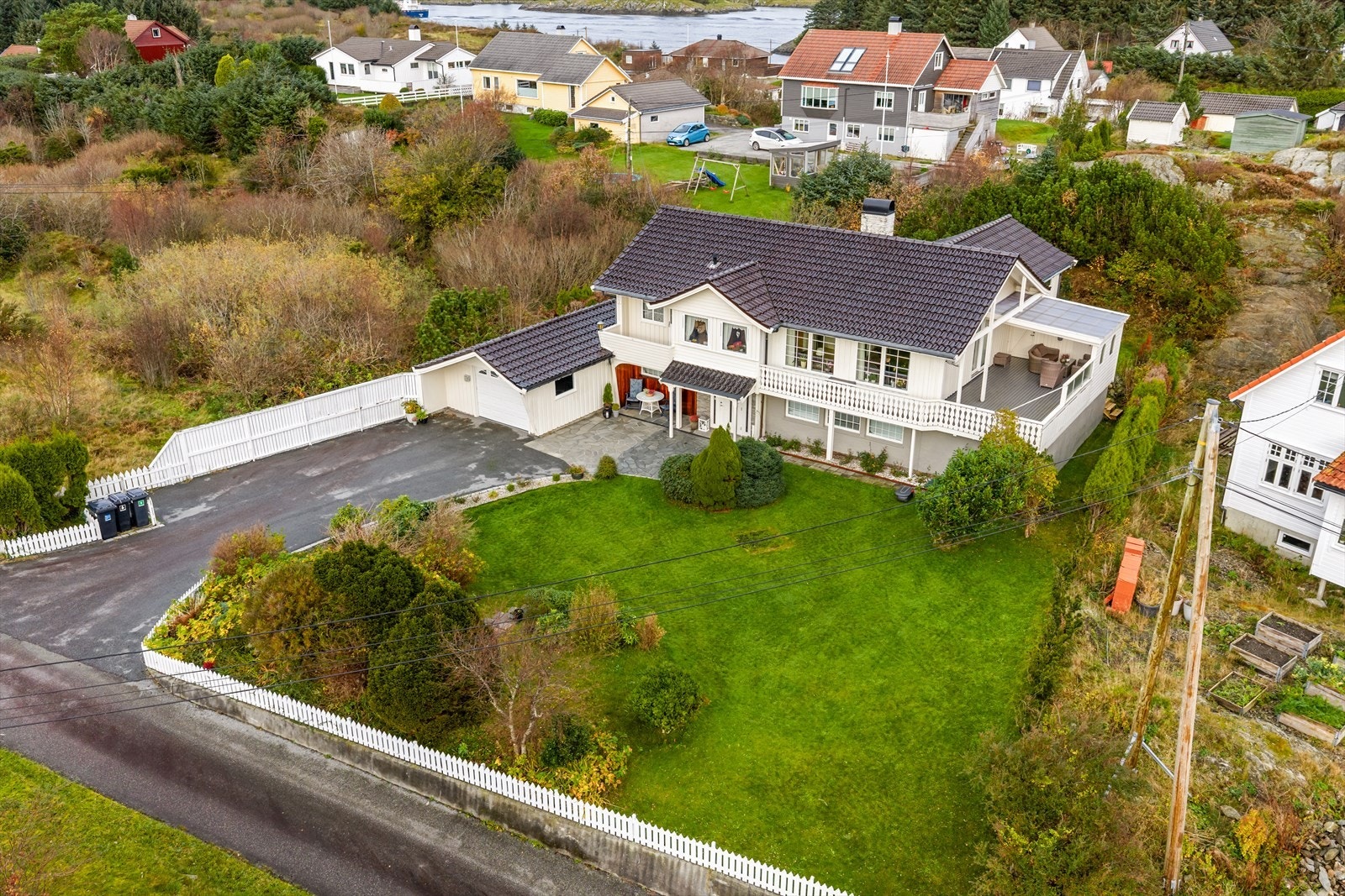 Gavlavegen 5 ligger rolig og barnevennlig til i en lite trafikkert gate. Galleribilde