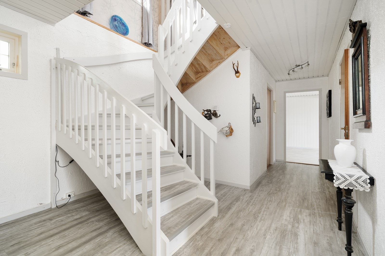 Gang-/trappehall Galleribilde