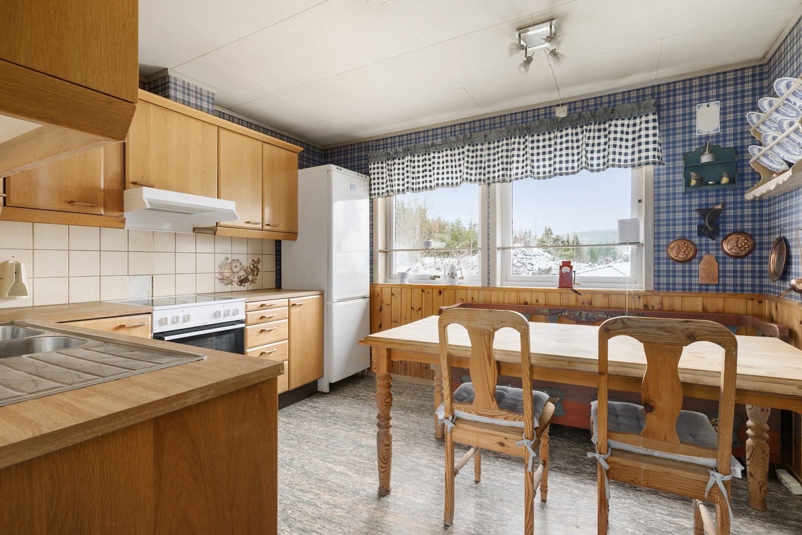 Kjøkken med spiseplass Galleribilde