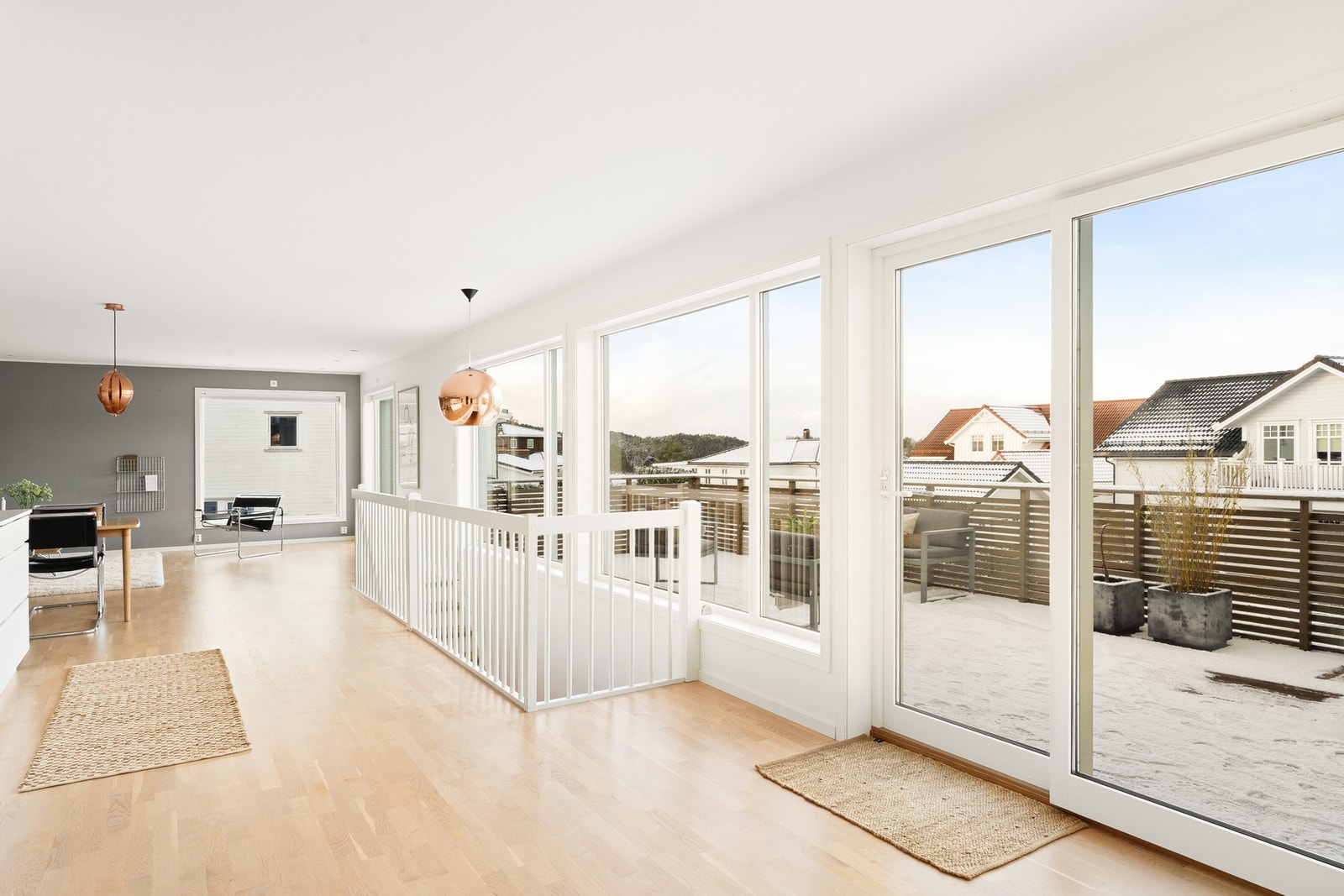 Vi beveger oss ut på terrassen. Galleribilde