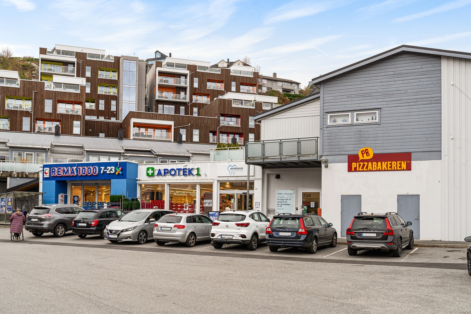 En 4 minutters kjøretur unna boligen finner man Rema 1000 i Holmedalen. Galleribilde