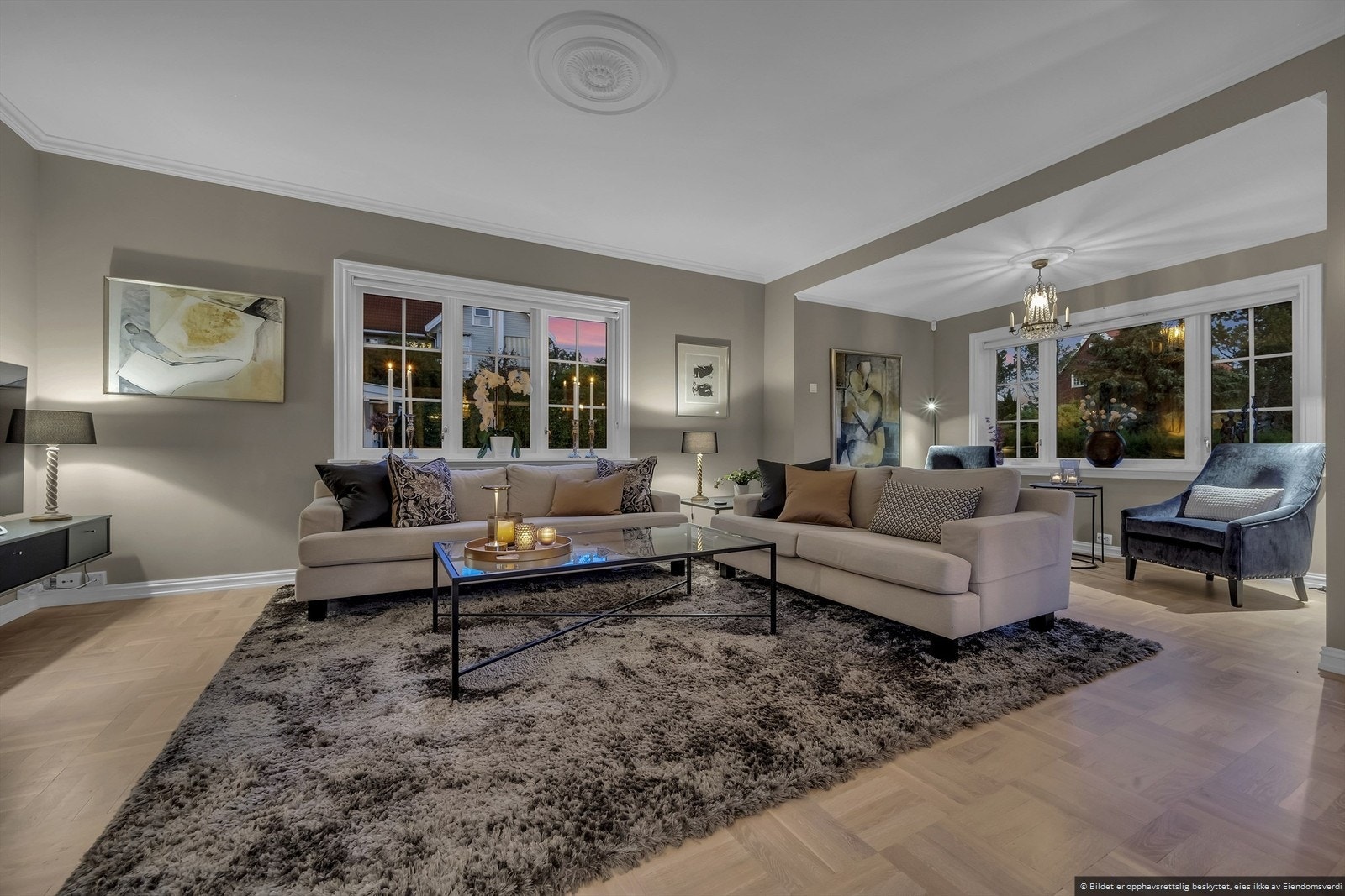 Nyt en god film med familien i denne hyggelige stuen. Galleribilde