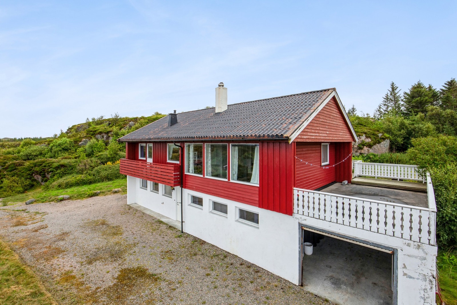 Boligen ble oppført i 1975 Galleribilde