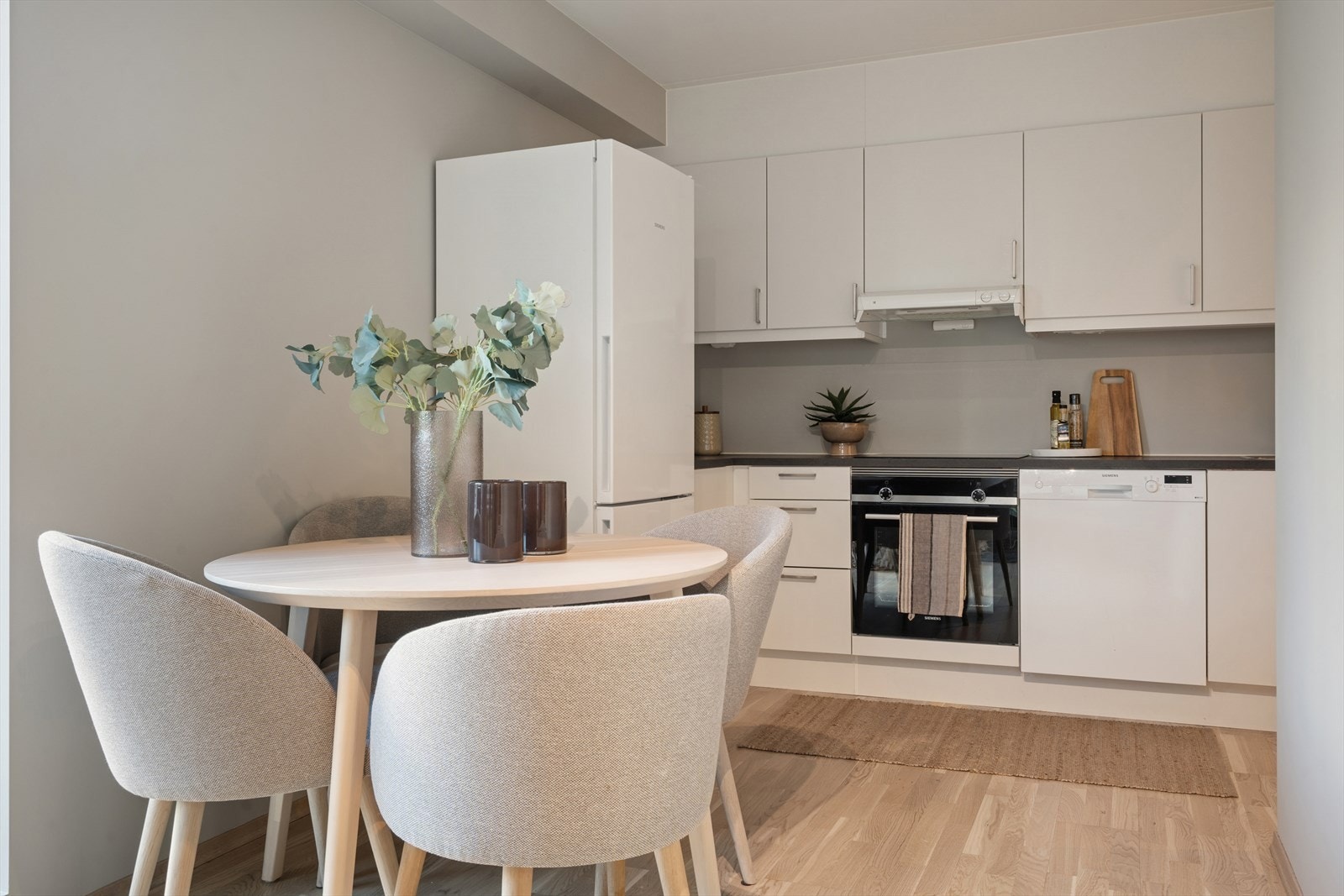 Plass for spisebord Galleribilde