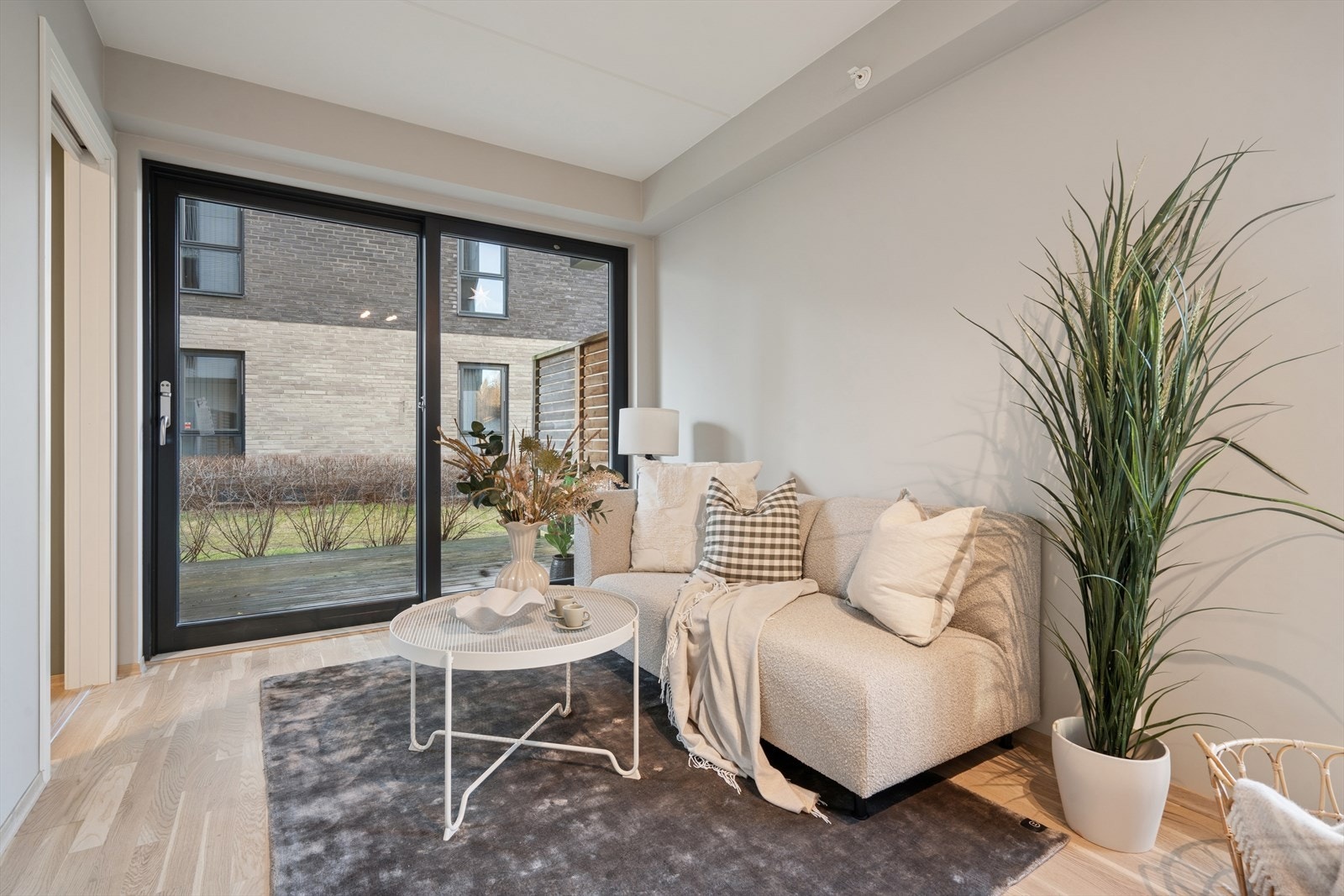 Fra stuen er det utgang til markterrassen Galleribilde