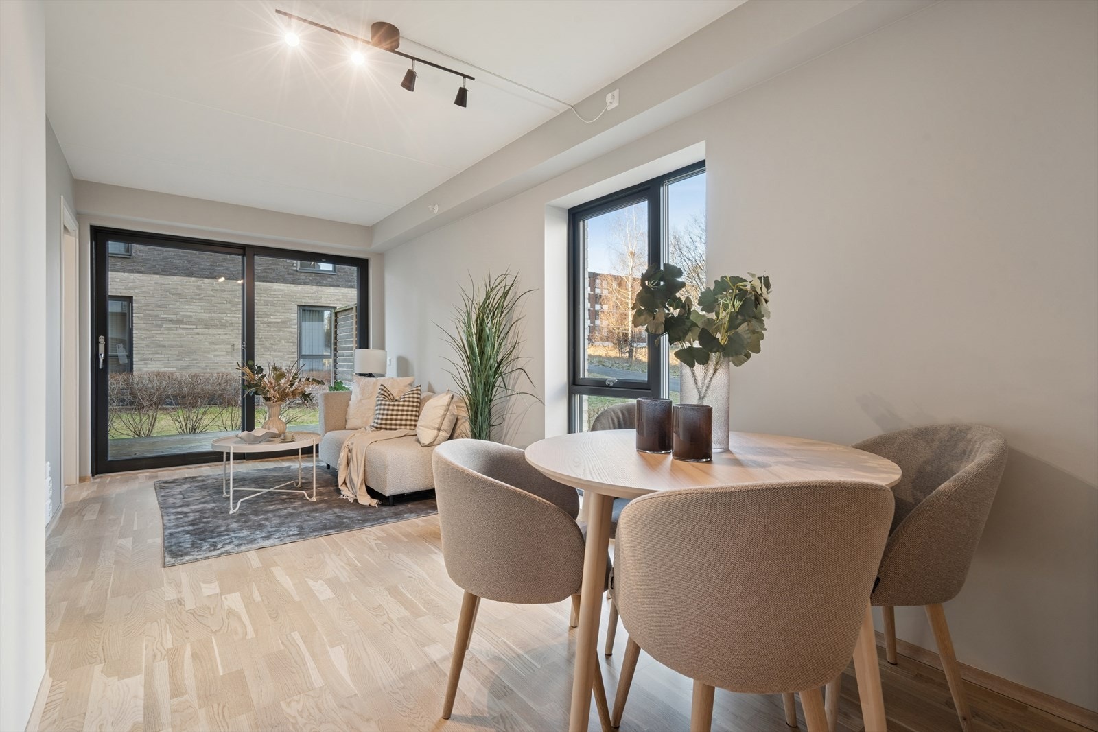 Delikat 2 roms leilighet med markterrasse Galleribilde