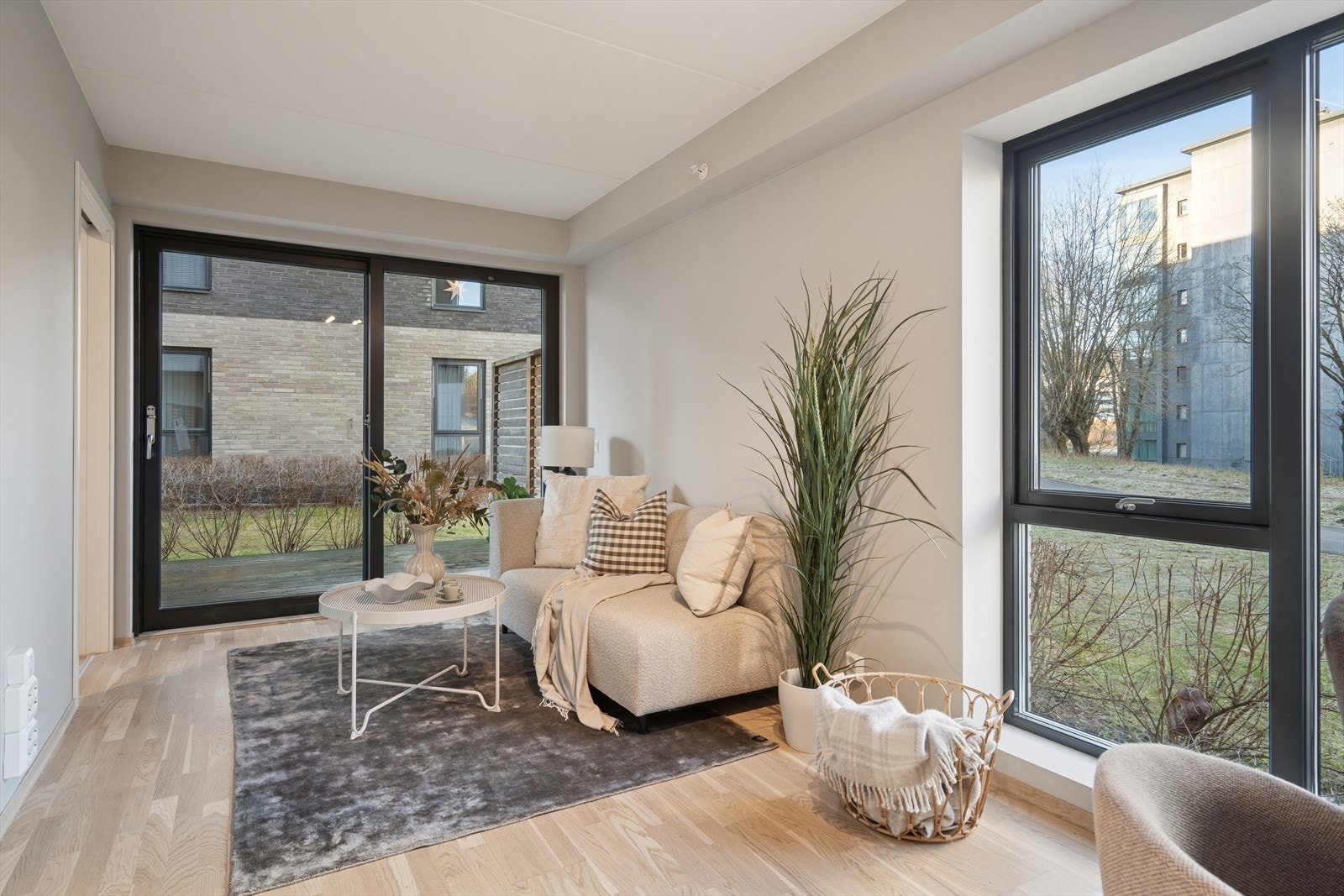 Stuen har vindu i to retninger Galleribilde