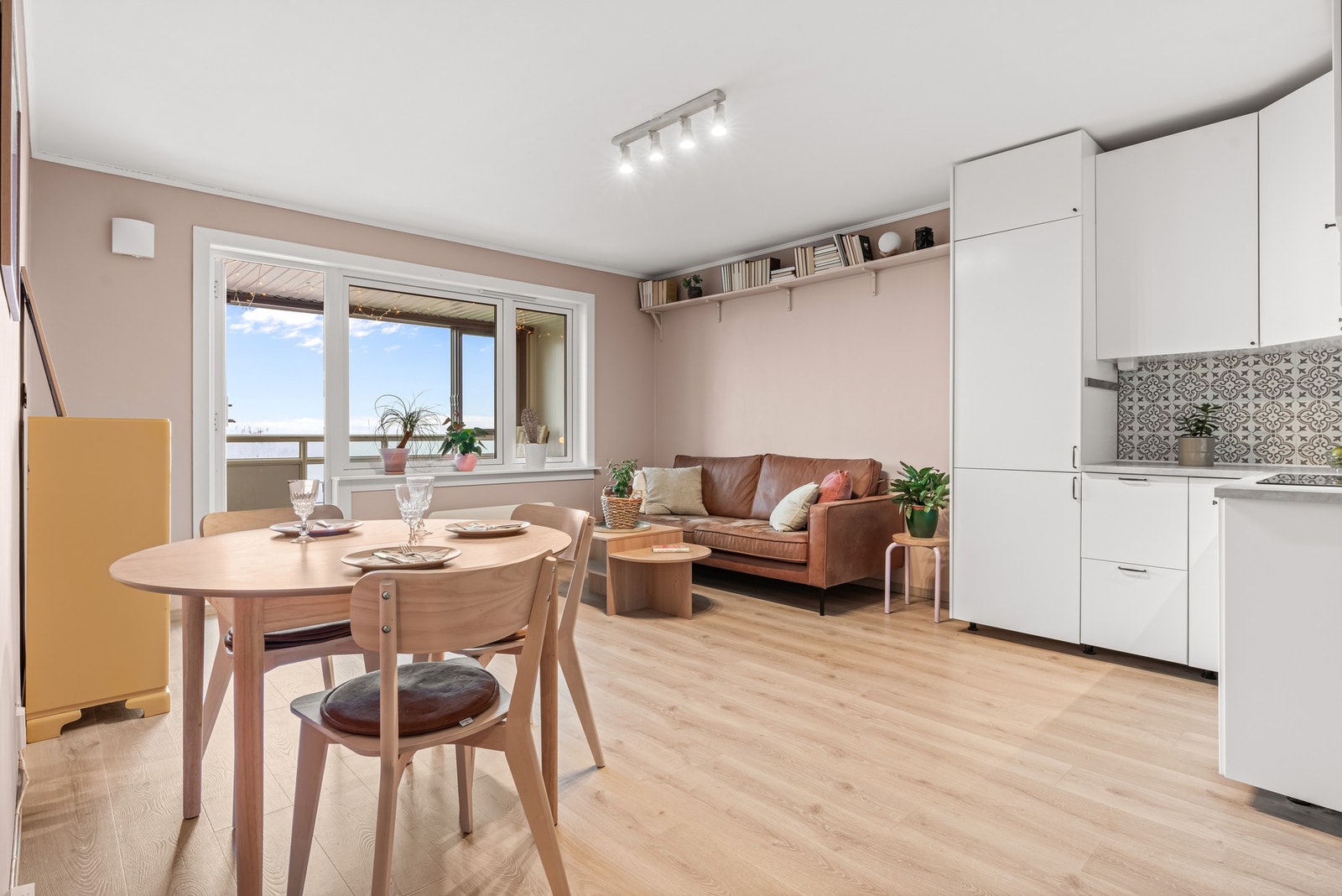 Velkommen til Mekanikerveien 18! Presentert av Privatmeglere Fridtjof Sparbo og Marius Semmerud Berg. Galleribilde