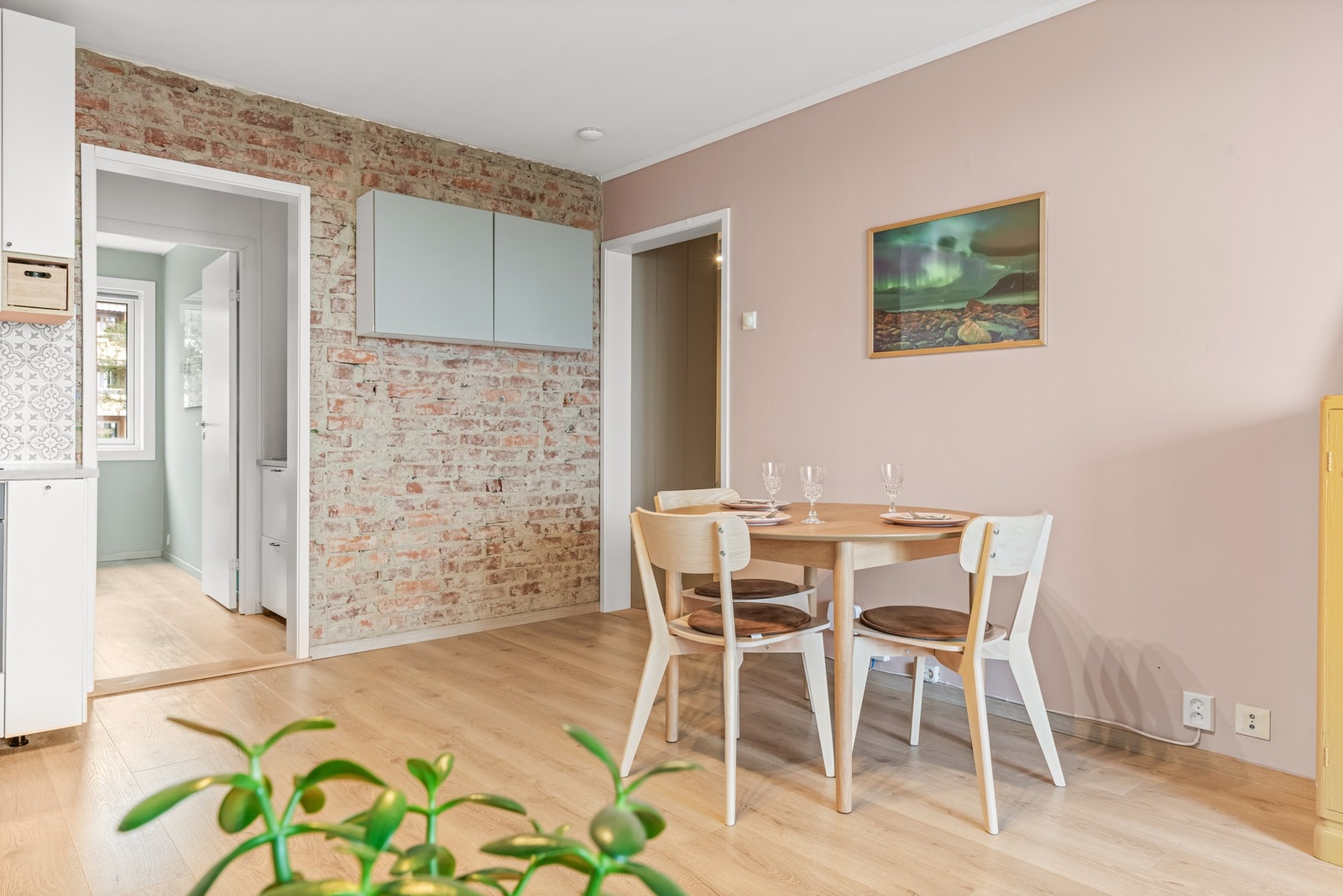 Vi tar turen videre inn på badet og til soverommene. Galleribilde