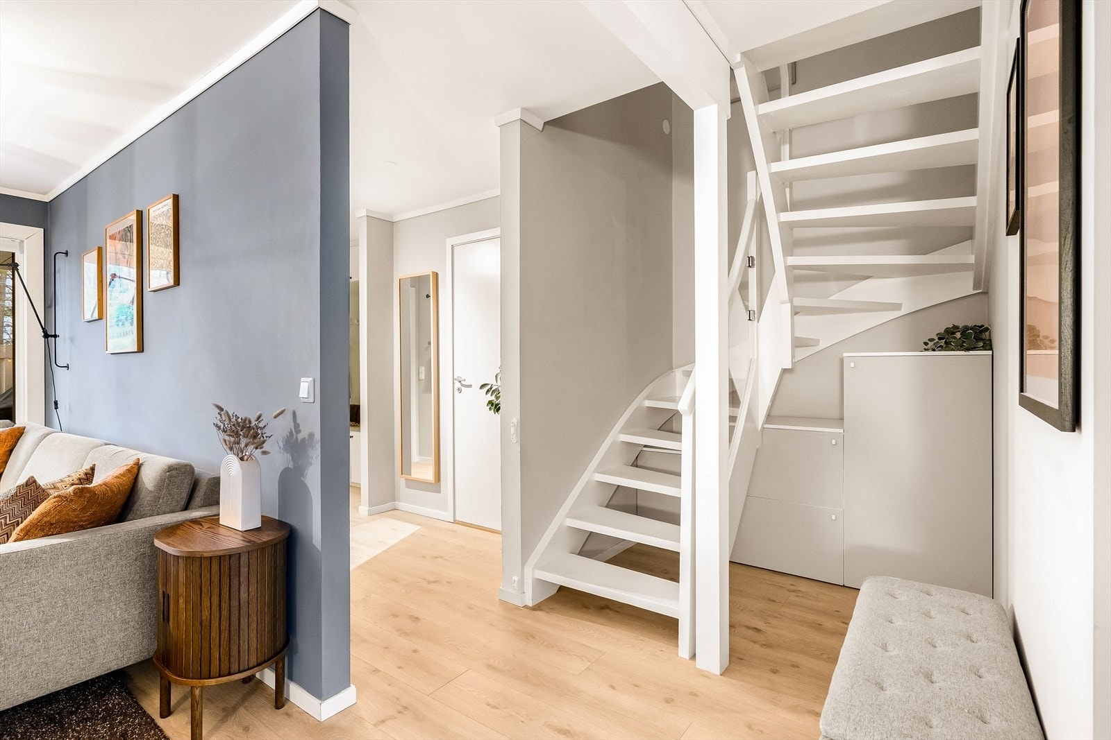 Praktisk lagring under trappa Galleribilde