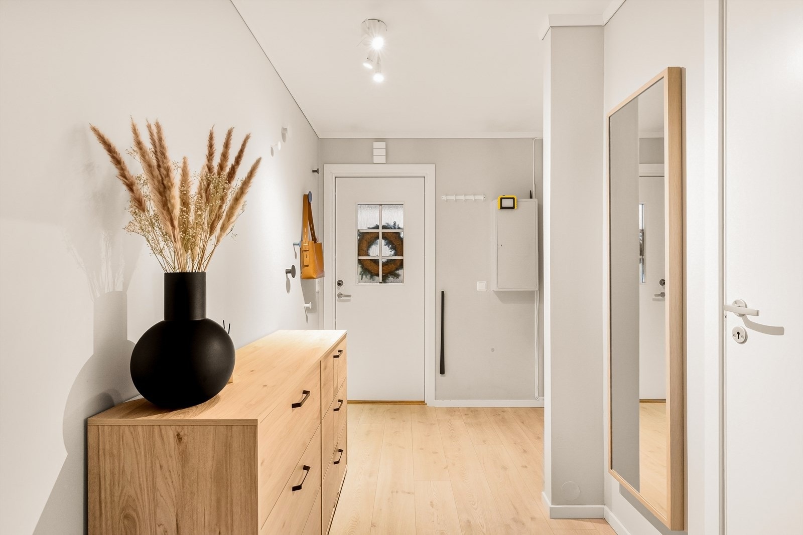 Lys og pen entré Galleribilde