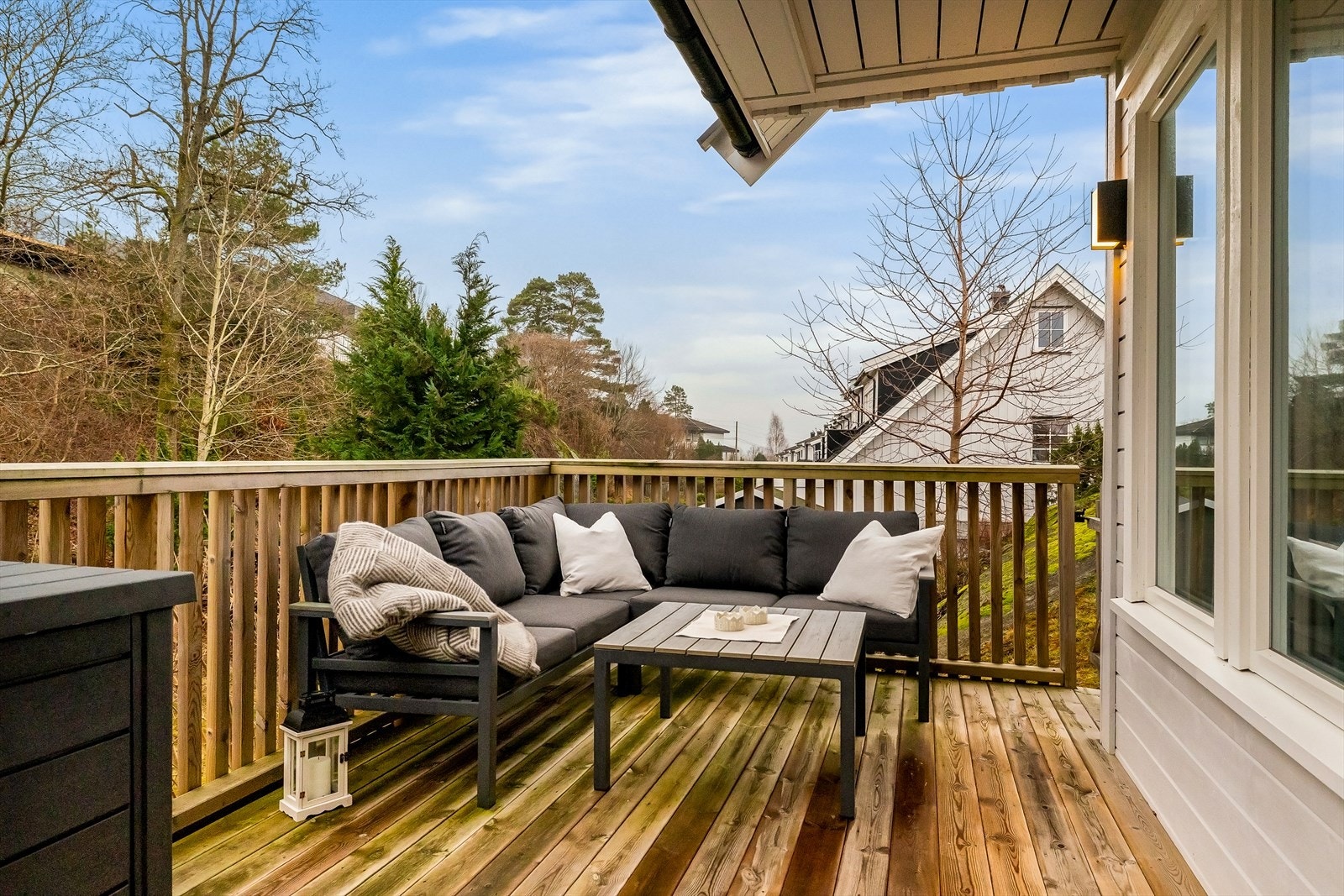 Utgang til verandae ( 12 m²) fra spisestuen Galleribilde