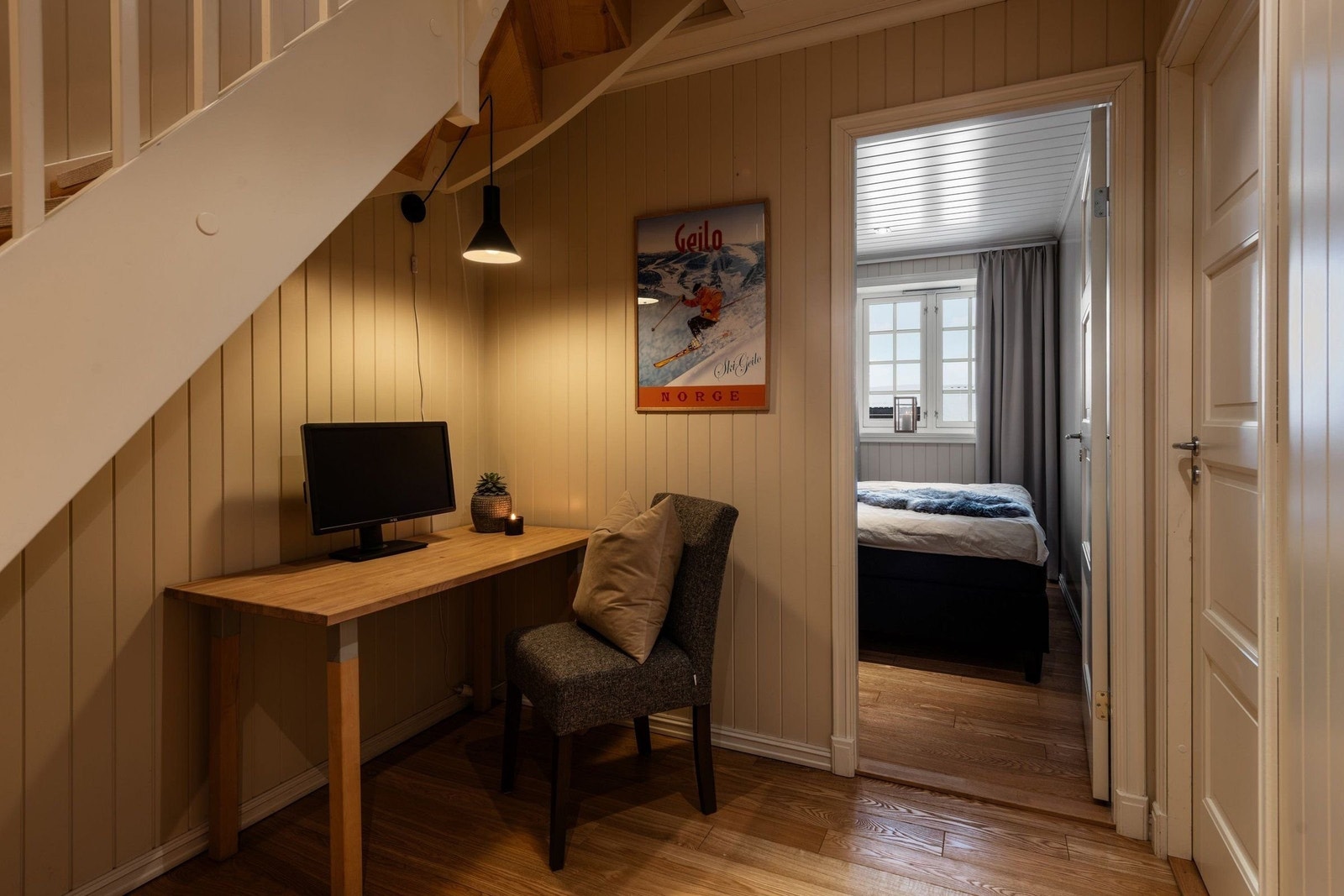 Kontorplass - Gang u. etg. Galleribilde