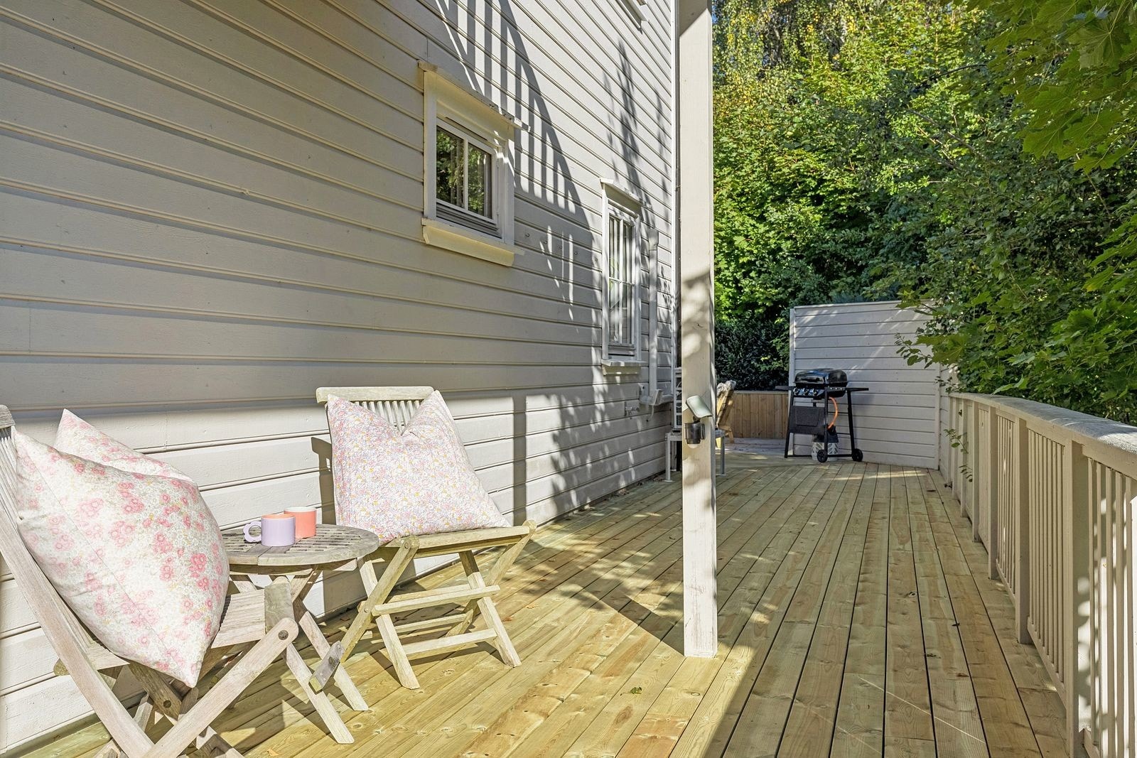 Terrassen har nylig blitt oppgradert med nye terrassebord. Galleribilde