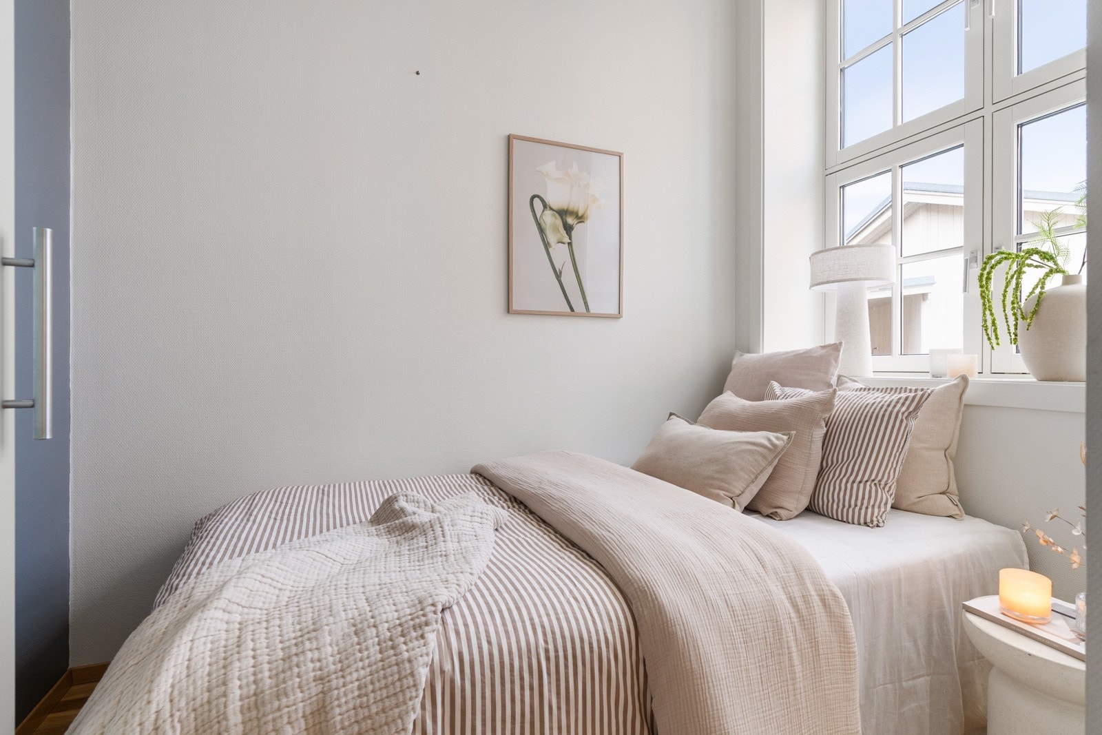 Her er det plass til en større seng og nattbord. Galleribilde