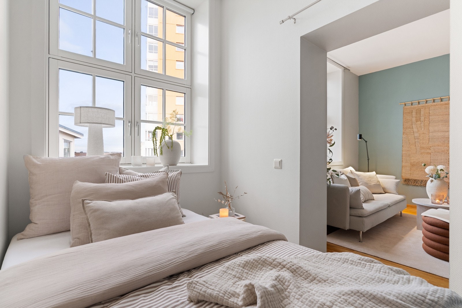 Sovealkoven har adkomst fra stuen og måler 4,5 kvm. Galleribilde