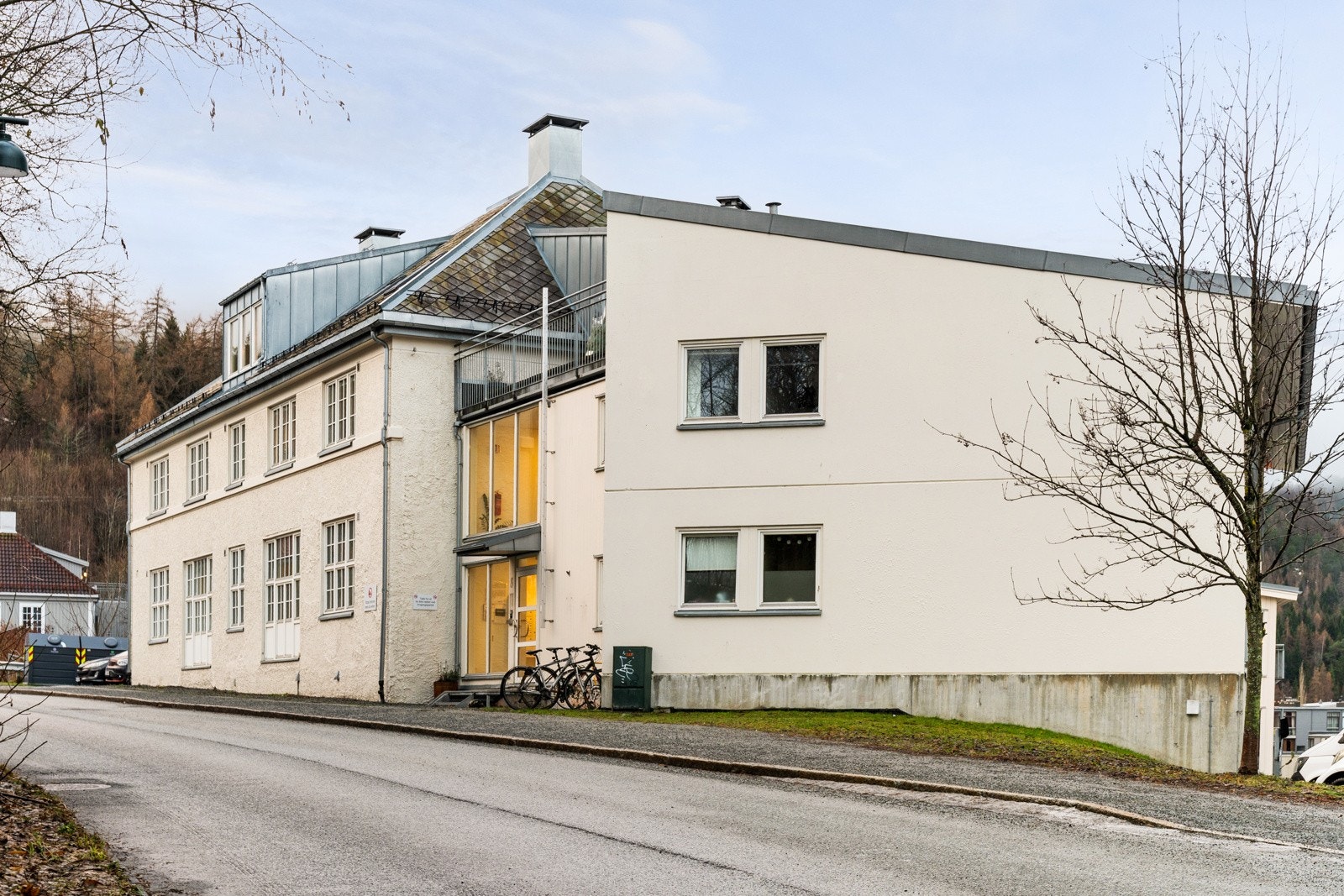 Borettslaget består av 31 andeler. Bygget er opprinnelig fra 1916, men ble om- og tilbygd i 2005 til leiligheter slik det står i dag. Galleribilde