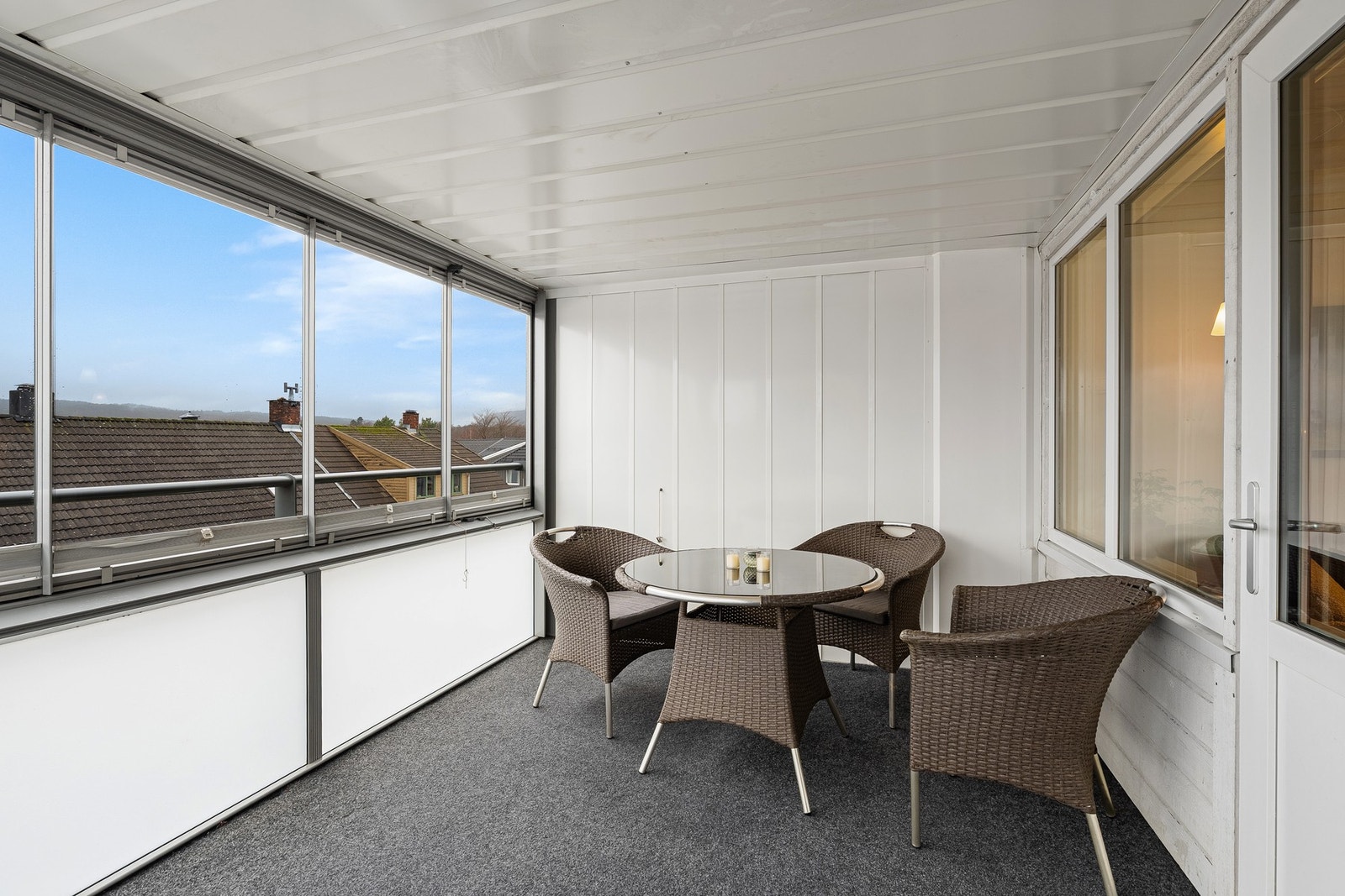 Innglasset balkong mot vest Galleribilde