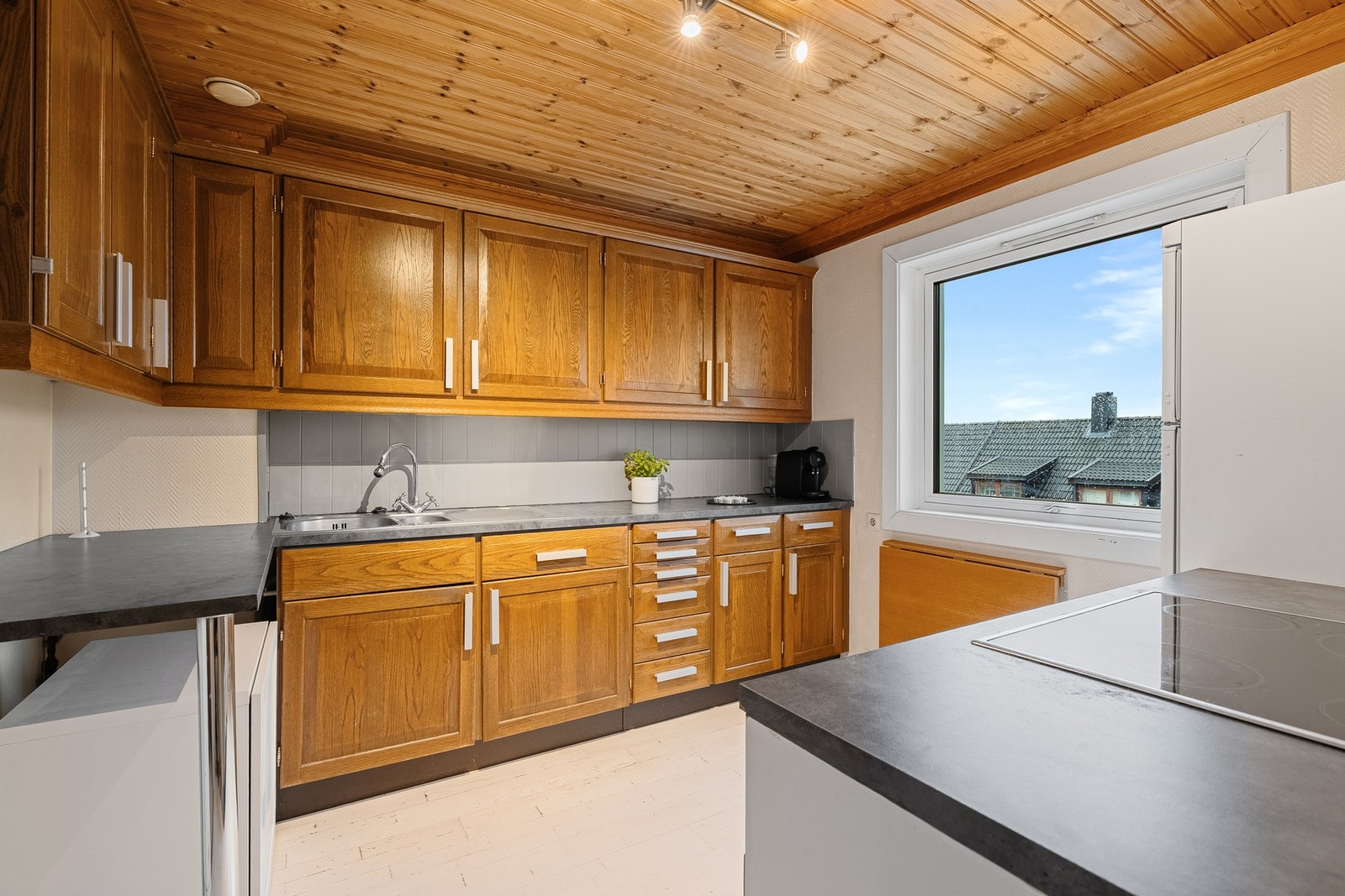 Kjøkken med innredning i Eik Galleribilde