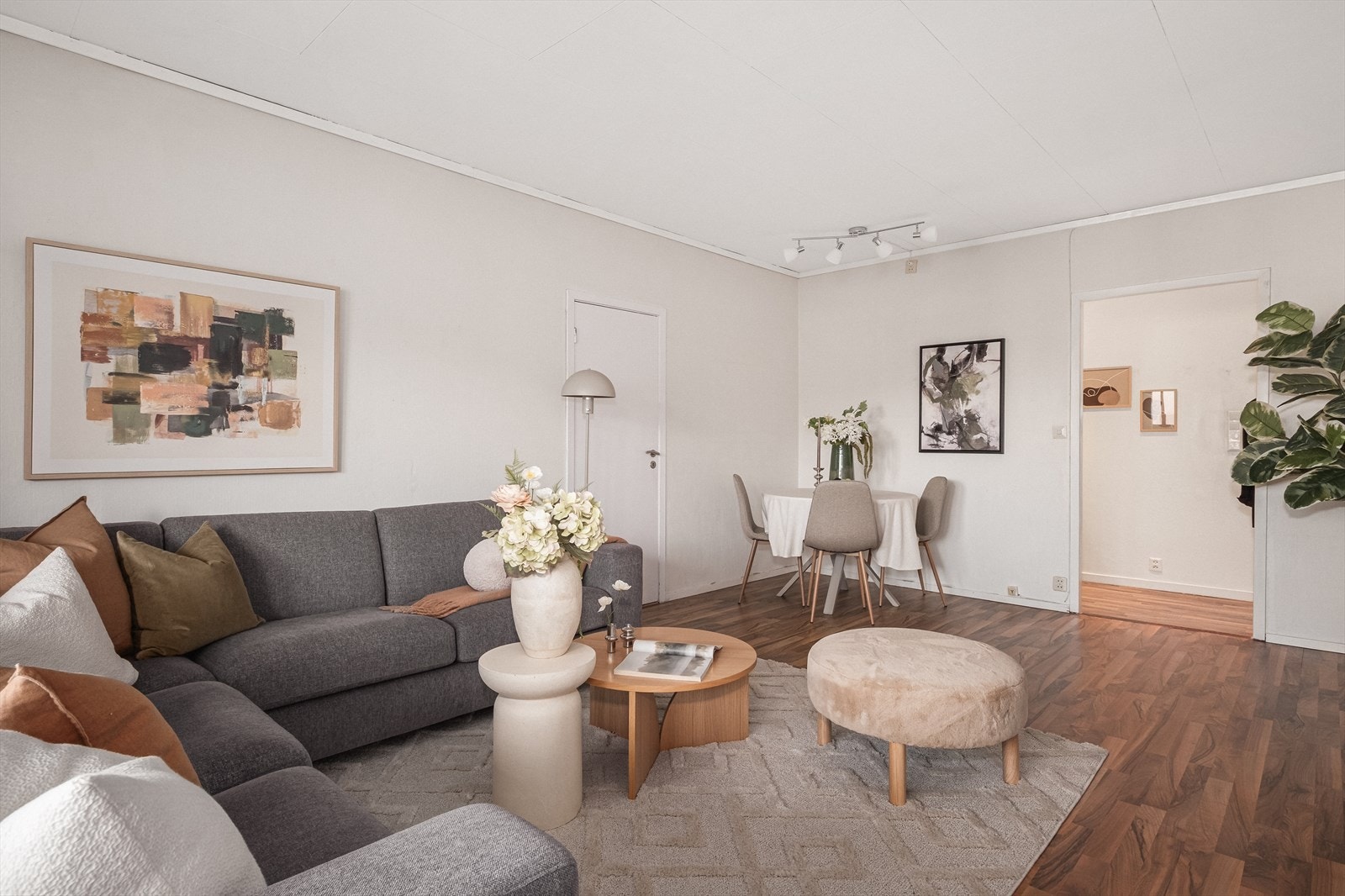 Emera eiendomsmegling v/ Stian Sletten har stor glede av å presentere Nordahl Rolfsens vei 26A! Galleribilde