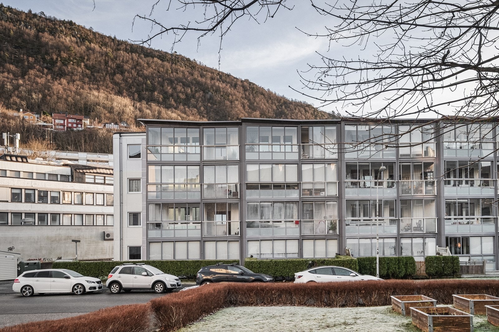 Leiligheten ligger i øverste etasje og helt til venstre på bildet. Galleribilde