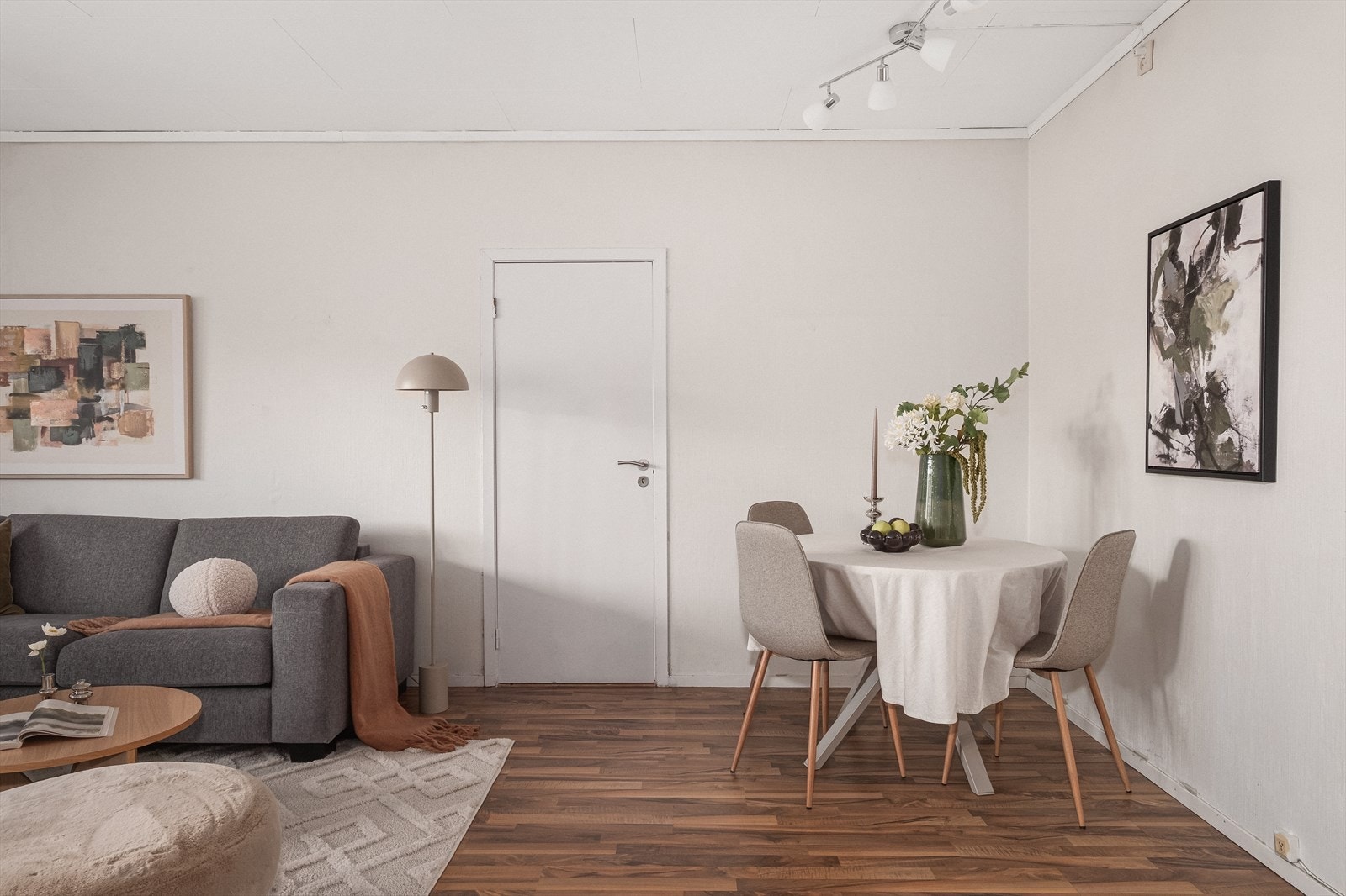 Felles varmtvann via sentralfyr. Varmtvann inkl i felleskostnader. Galleribilde