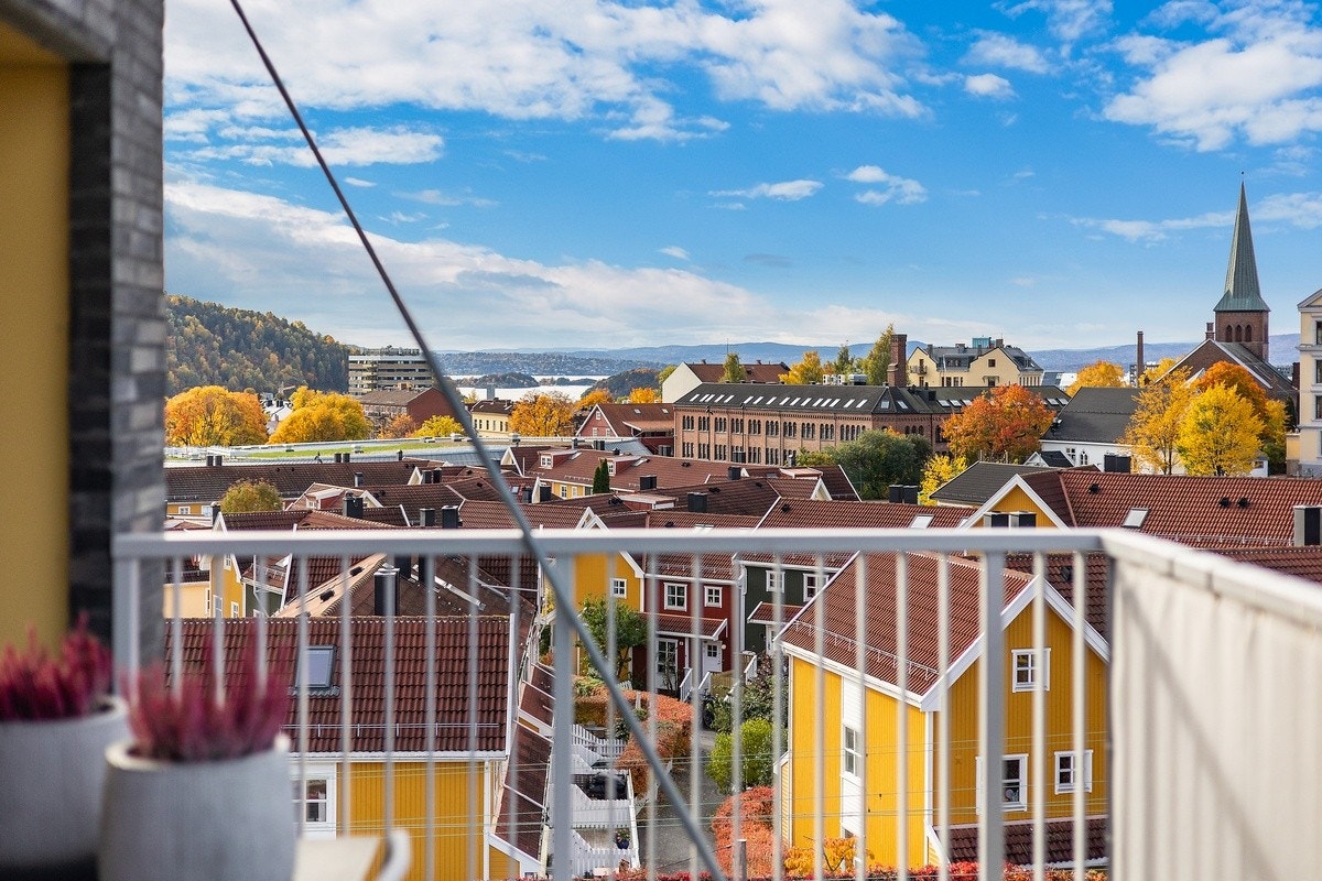Utsikt fra balkong mot Kampen og Oslofjorden Galleribilde